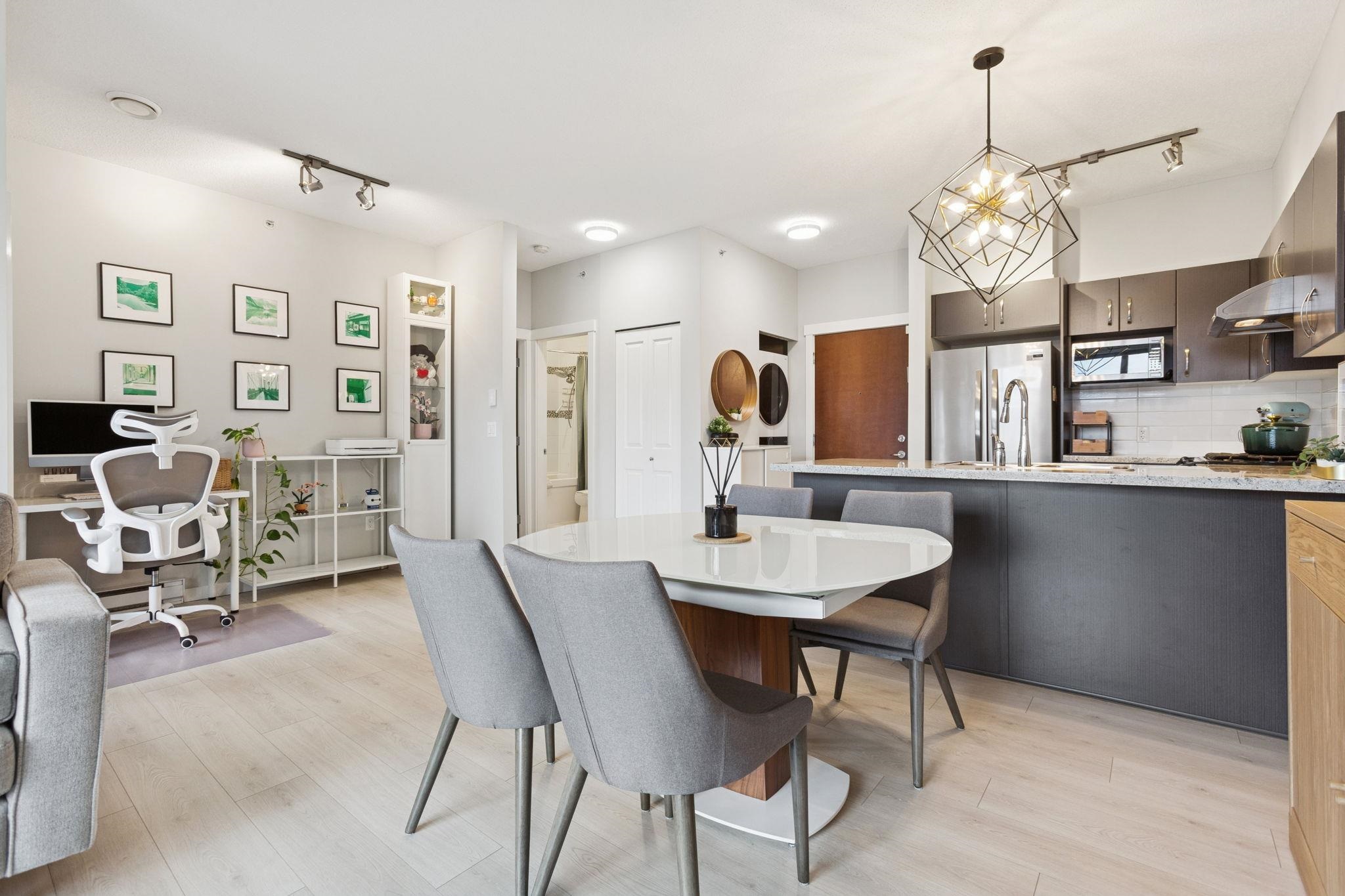 422 9288 ODLIN ROAD, Richmond Unit: 422