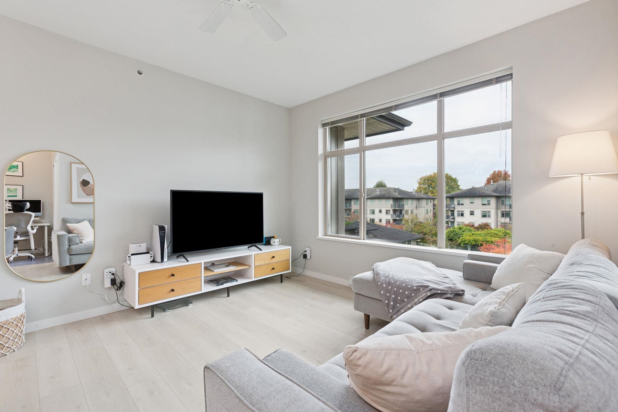 422 9288 ODLIN ROAD, Richmond Unit: 422