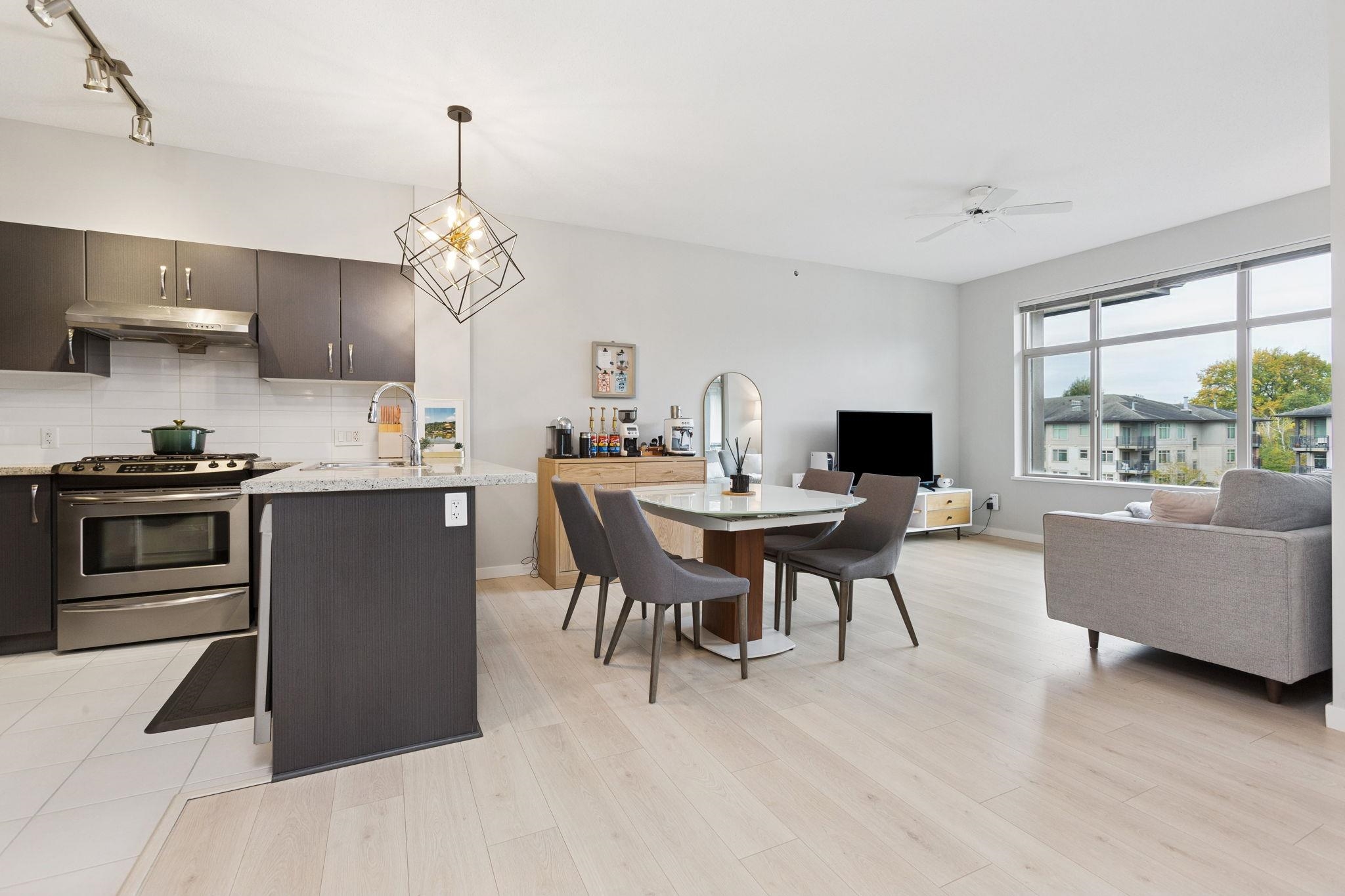 422 9288 ODLIN ROAD, Richmond Unit: 422