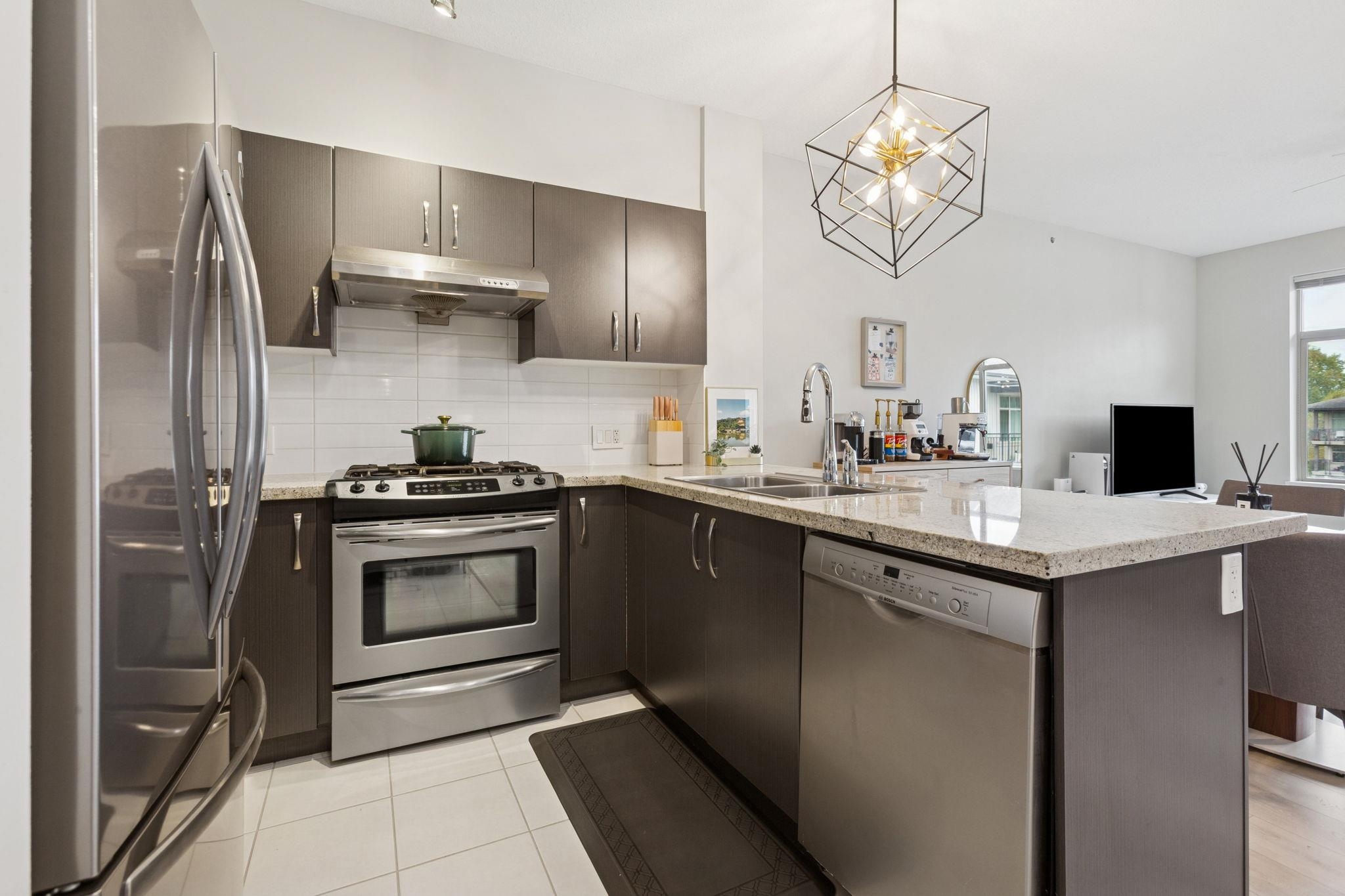 422 9288 ODLIN ROAD, Richmond Unit: 422