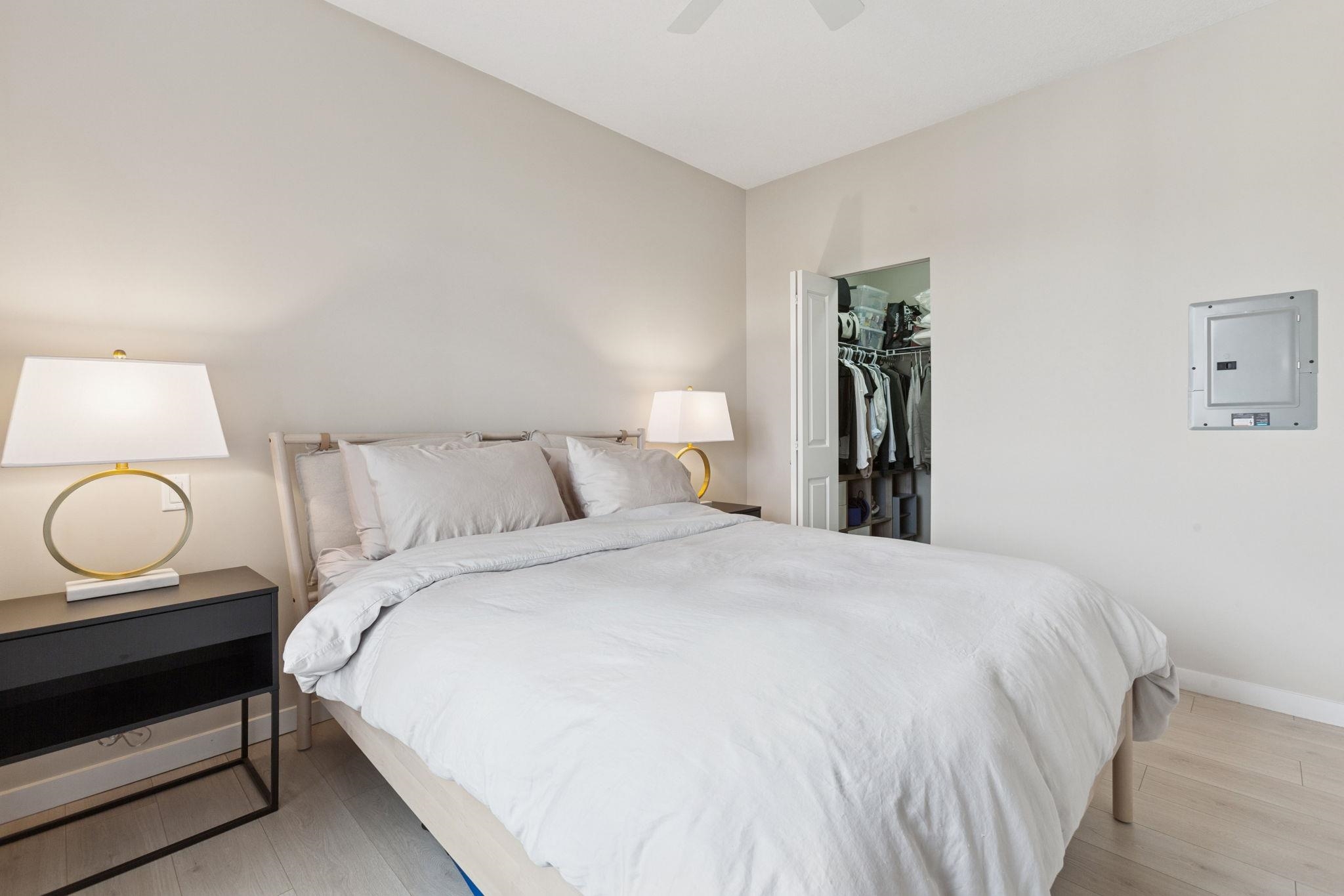 422 9288 ODLIN ROAD, Richmond Unit: 422