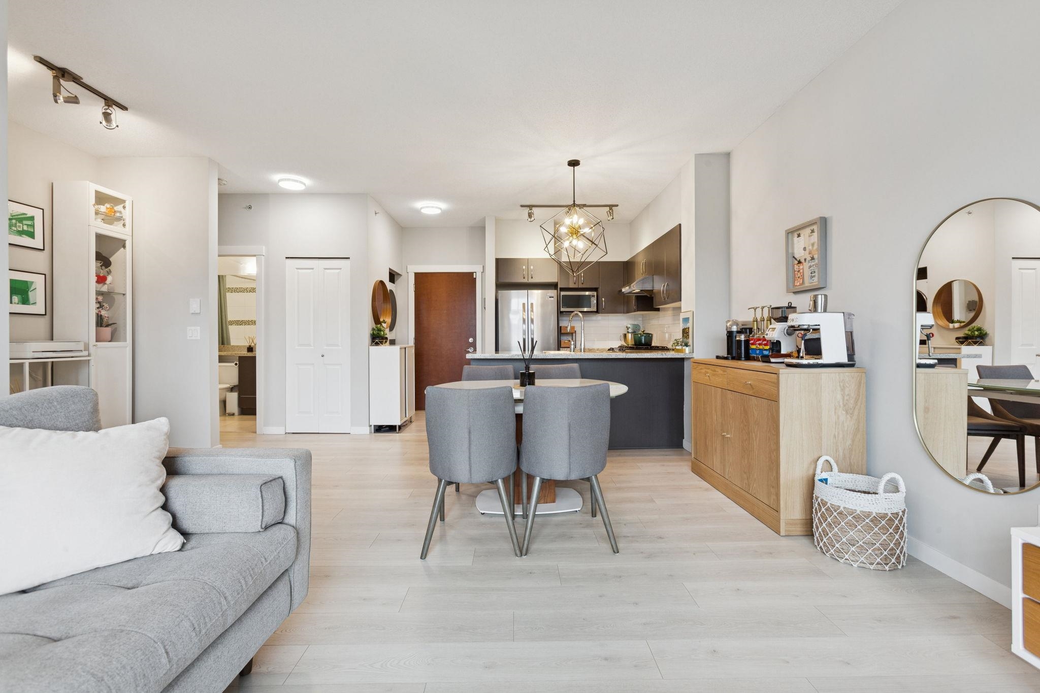 422 9288 ODLIN ROAD, Richmond Unit: 422