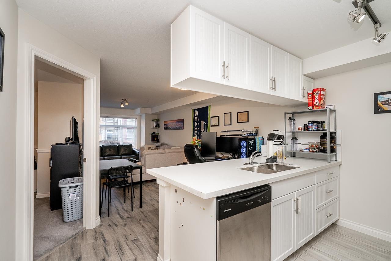 215 5650 201A STREET, Langley Unit: 215