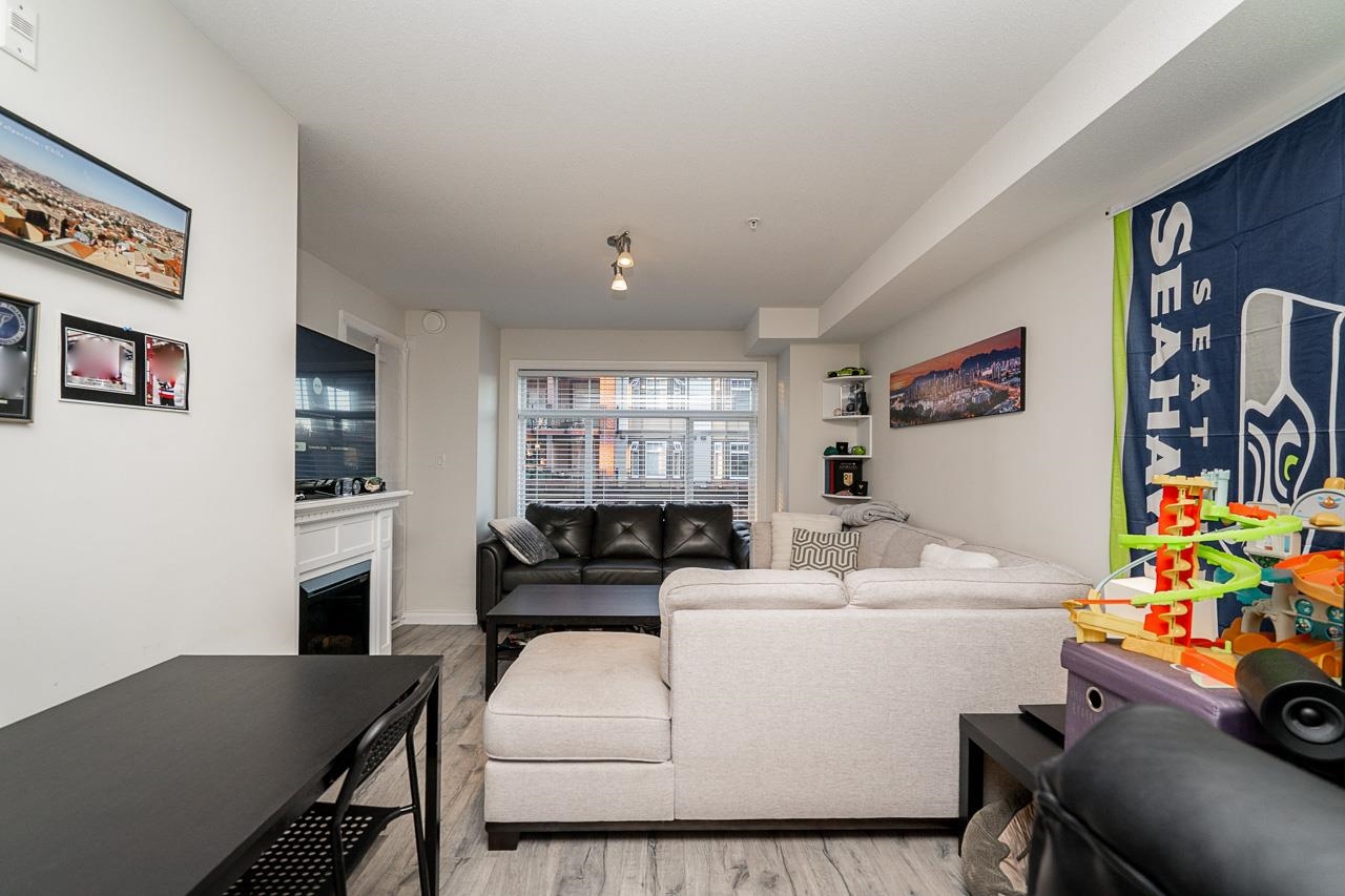 215 5650 201A STREET, Langley Unit: 215