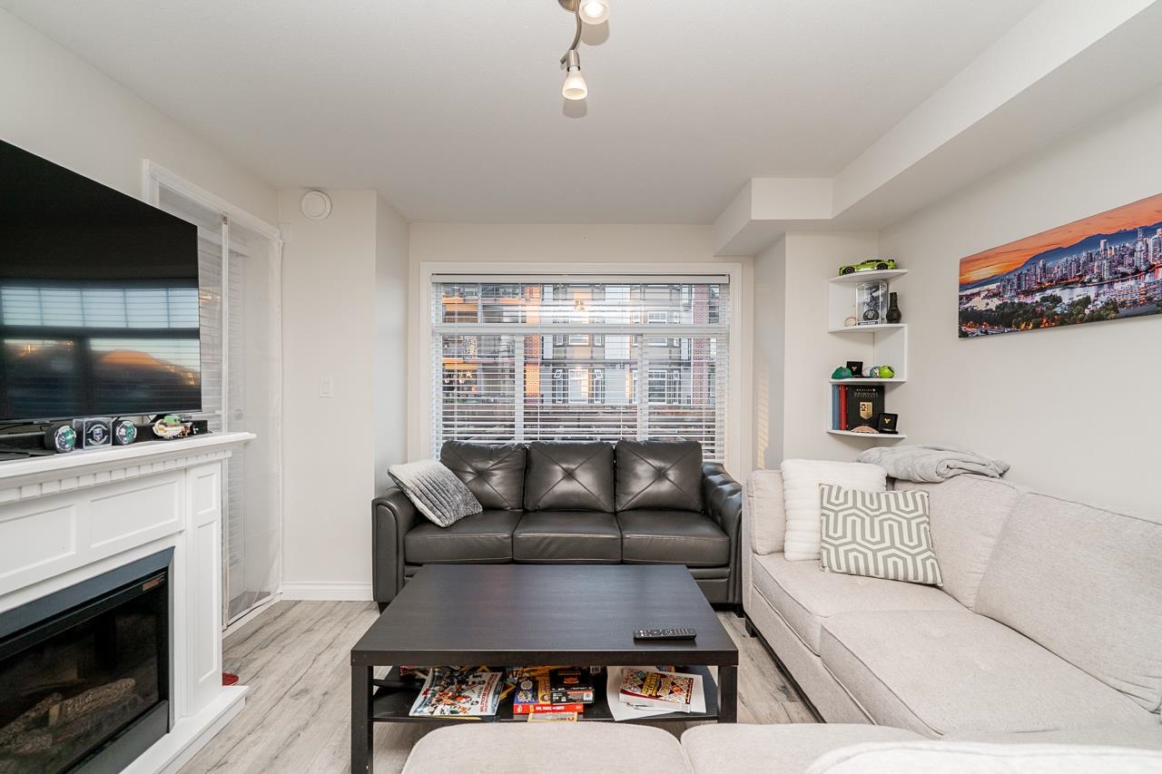 215 5650 201A STREET, Langley Unit: 215