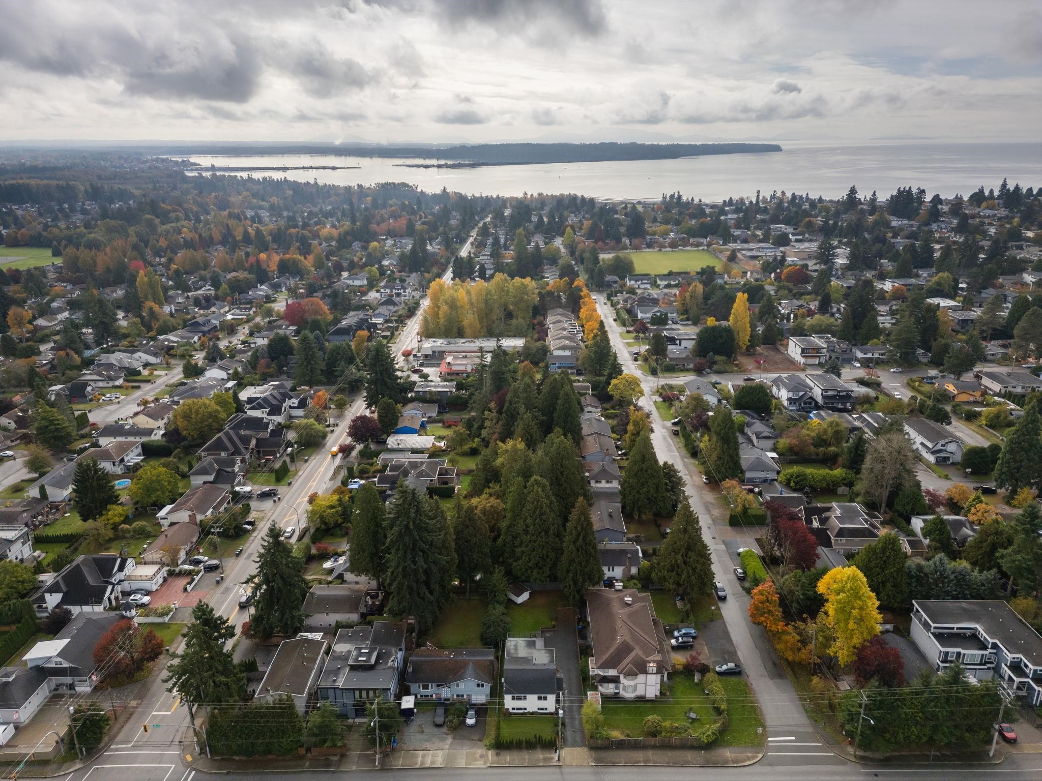 15962 NORTH BLUFF ROAD, White Rock