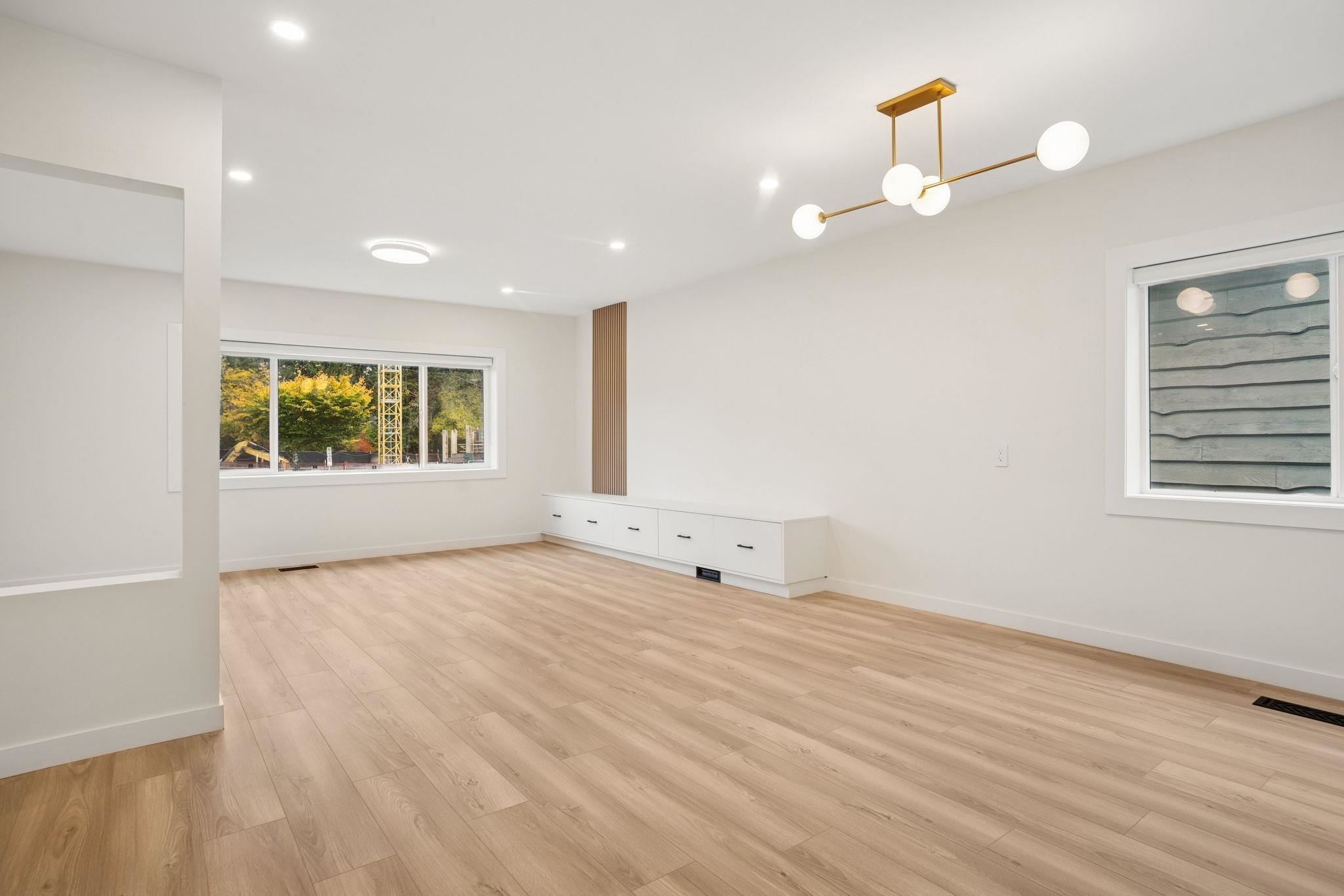 15962 NORTH BLUFF ROAD, White Rock