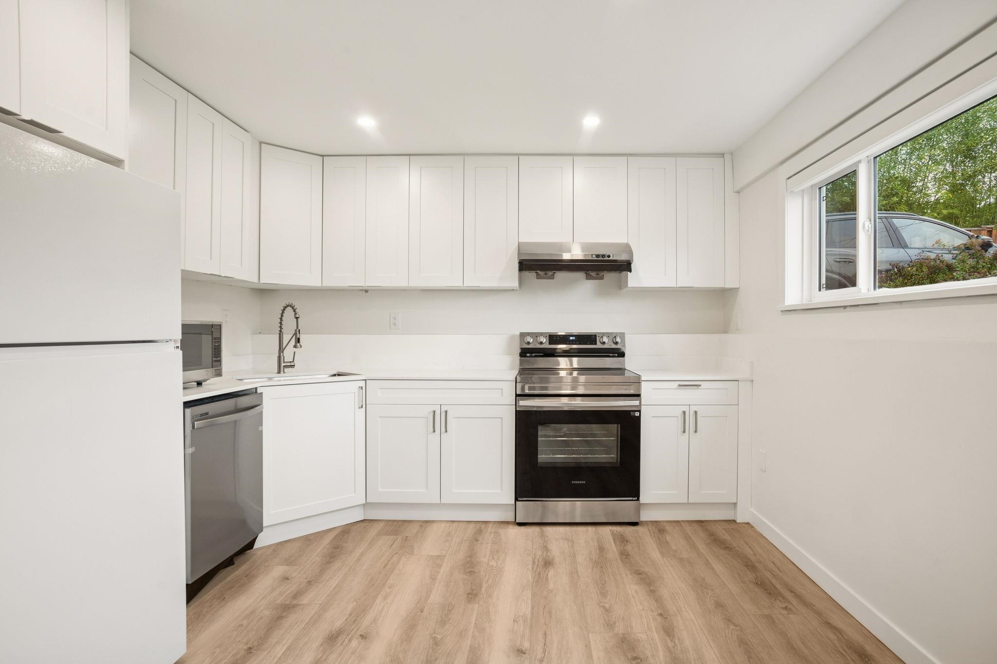 15962 NORTH BLUFF ROAD, White Rock