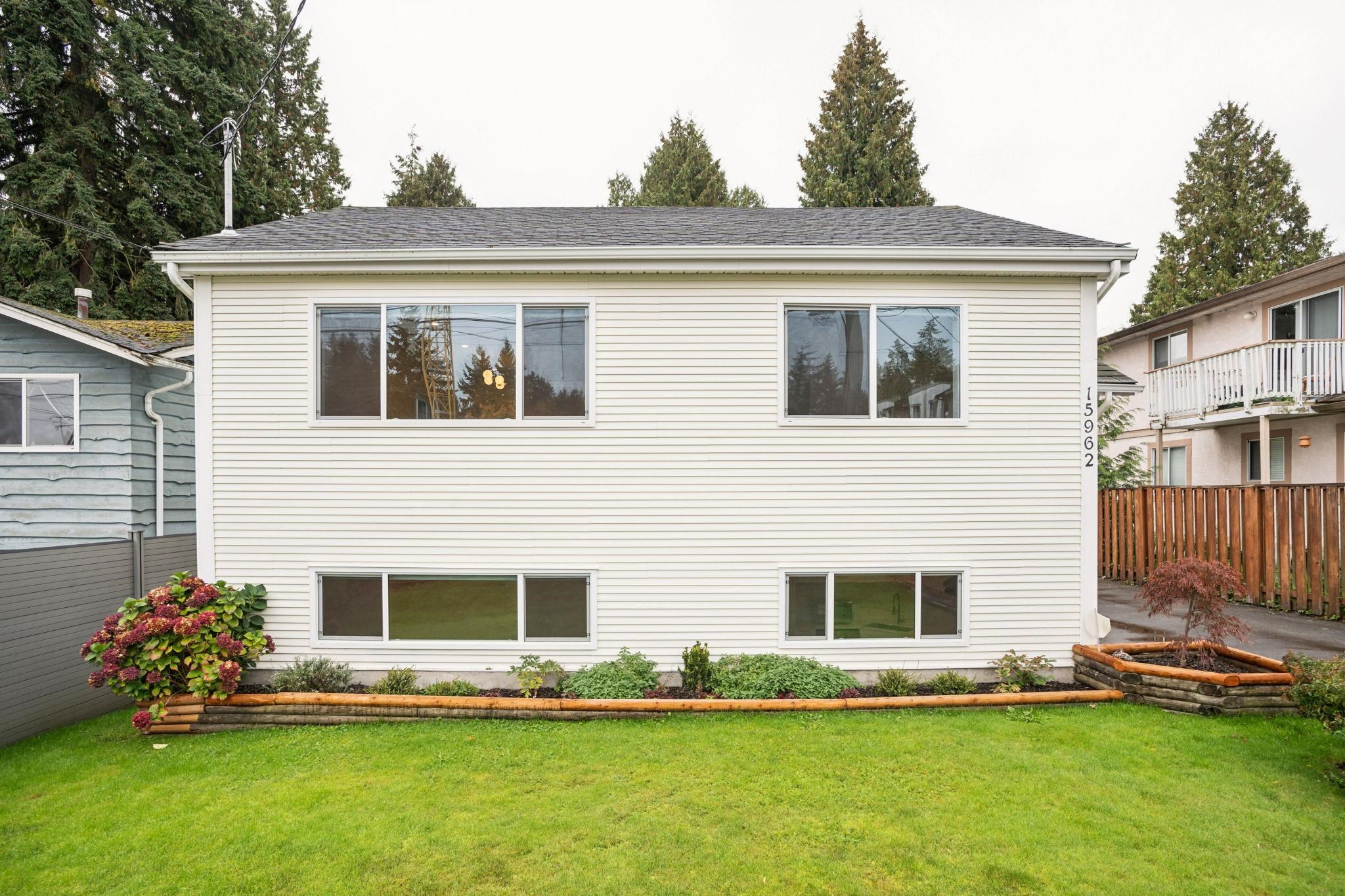 15962 NORTH BLUFF ROAD, White Rock
