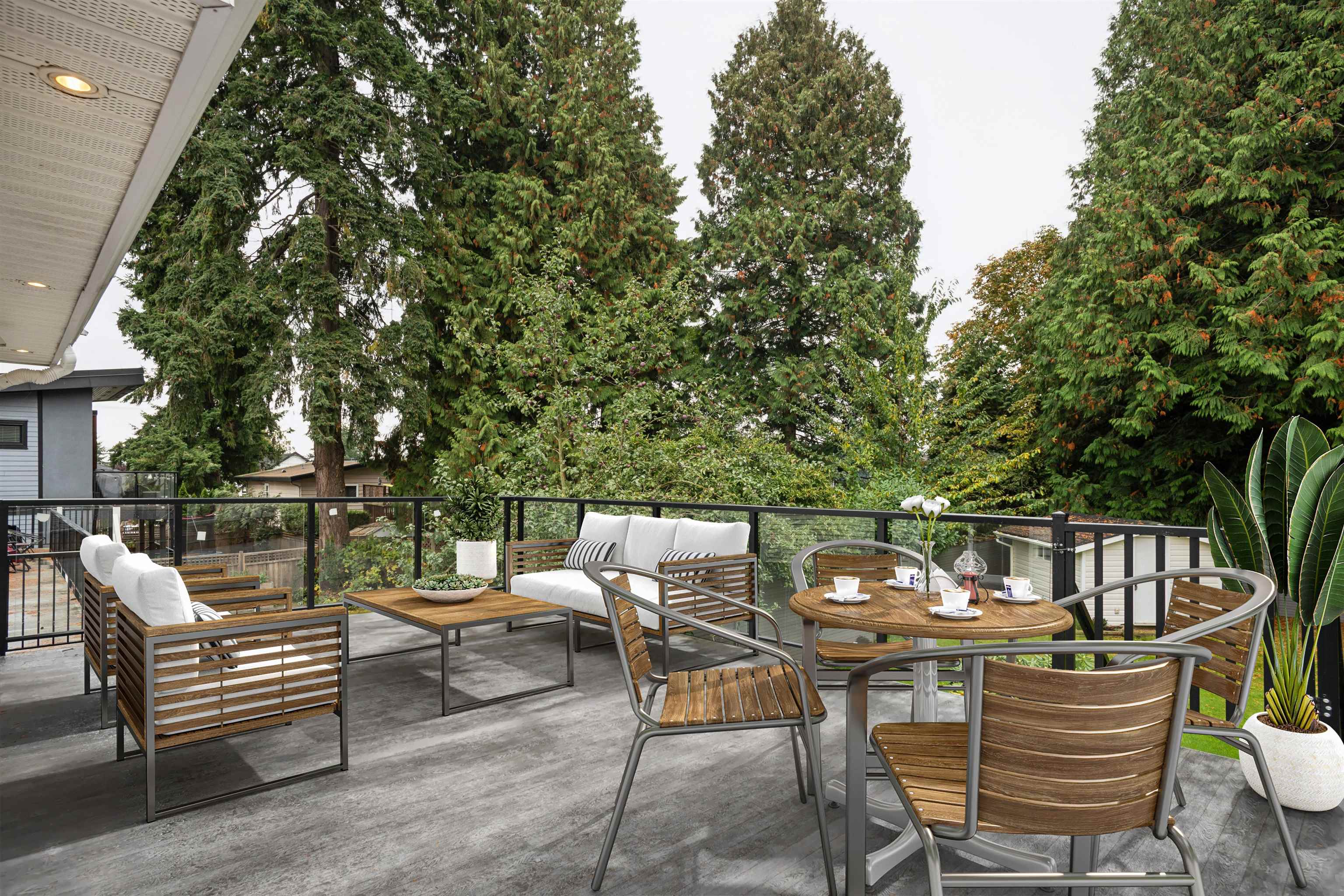 15962 NORTH BLUFF ROAD, White Rock