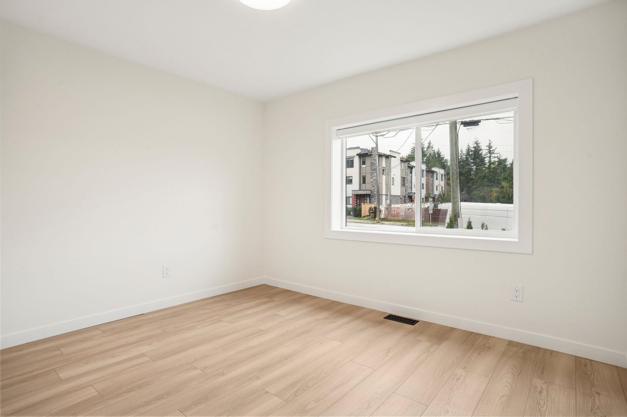 15962 NORTH BLUFF ROAD, White Rock