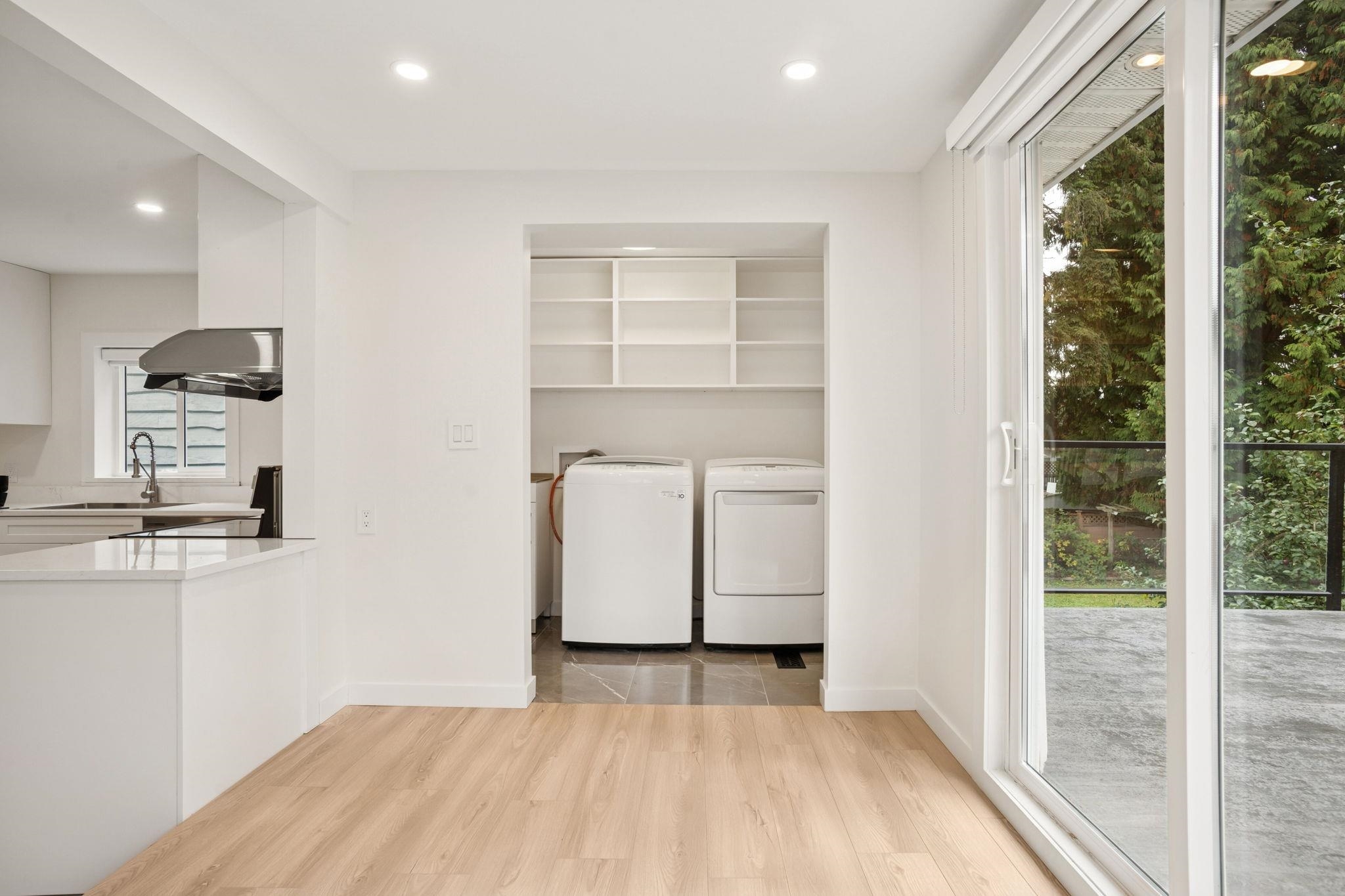 15962 NORTH BLUFF ROAD, White Rock