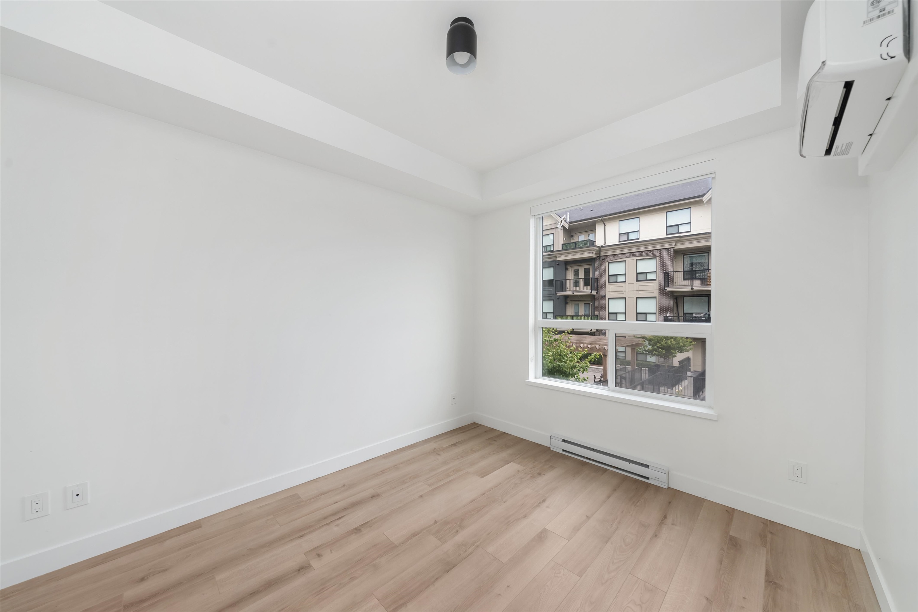 318 2493 MONTROSE AVENUE, Abbotsford Unit: 318