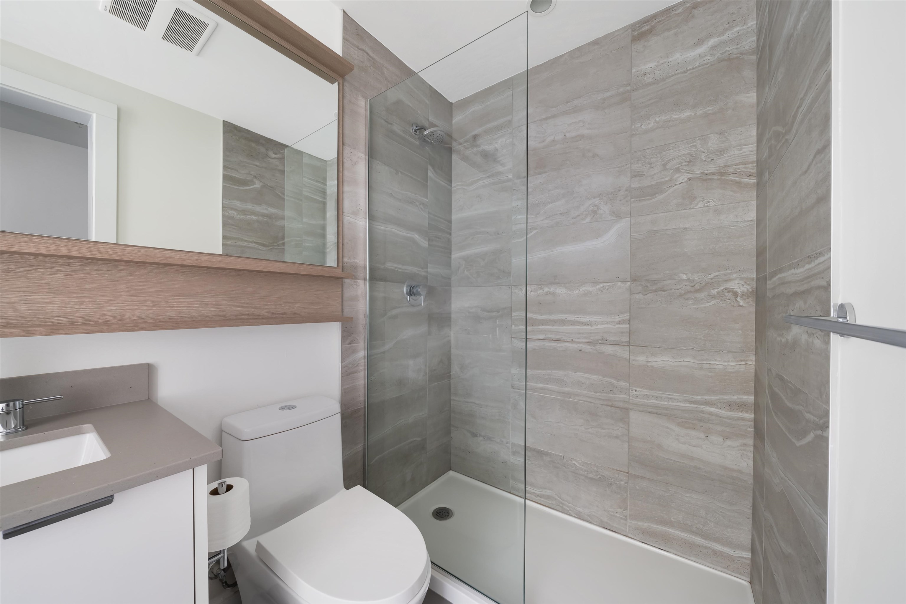 318 2493 MONTROSE AVENUE, Abbotsford Unit: 318