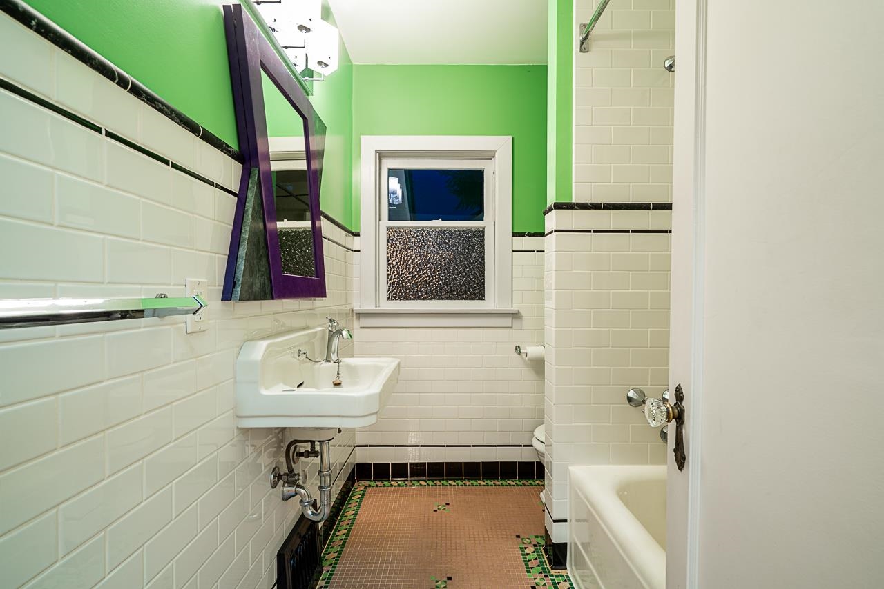 310 ASH STREET, New Westminster