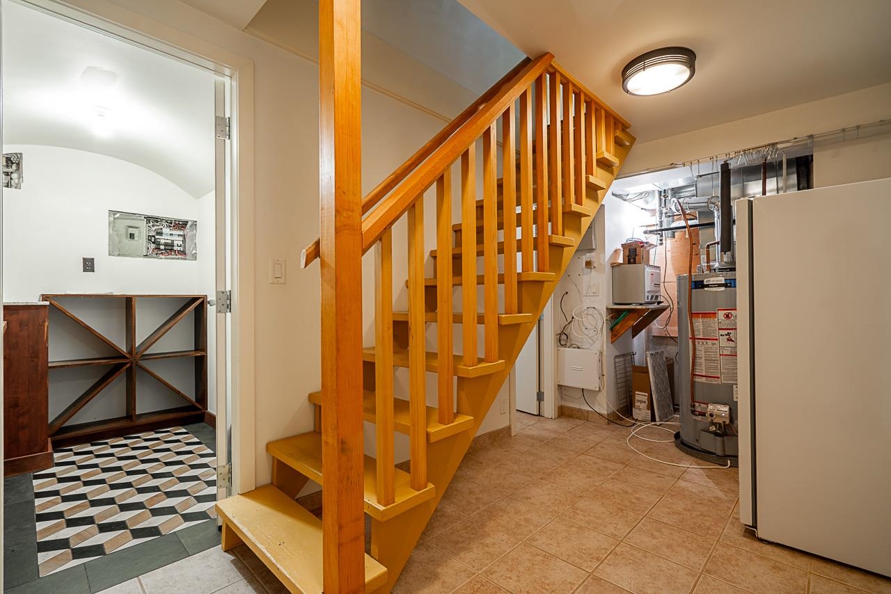 310 ASH STREET, New Westminster