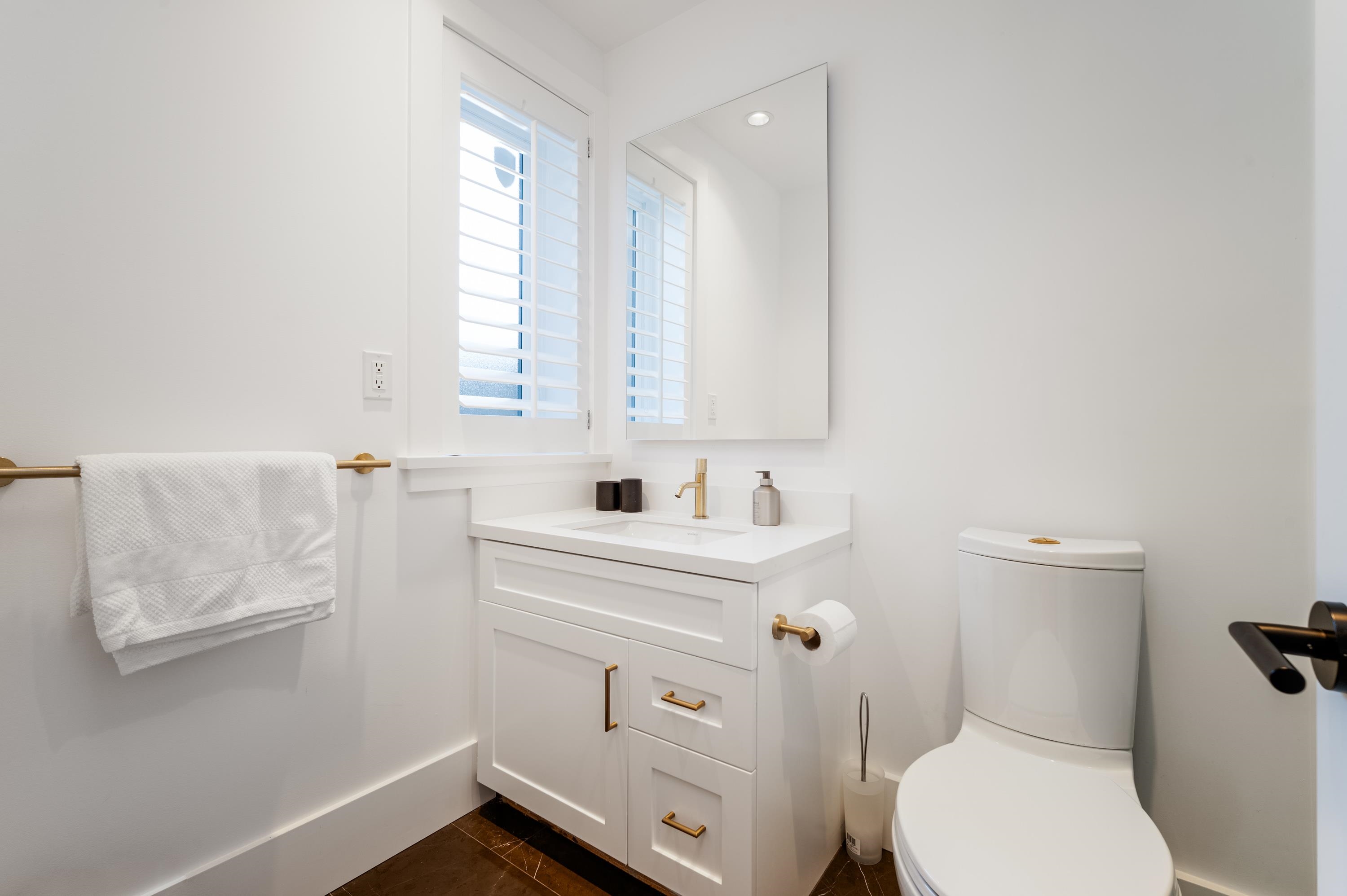 2040 W 58TH AVENUE, Vancouver