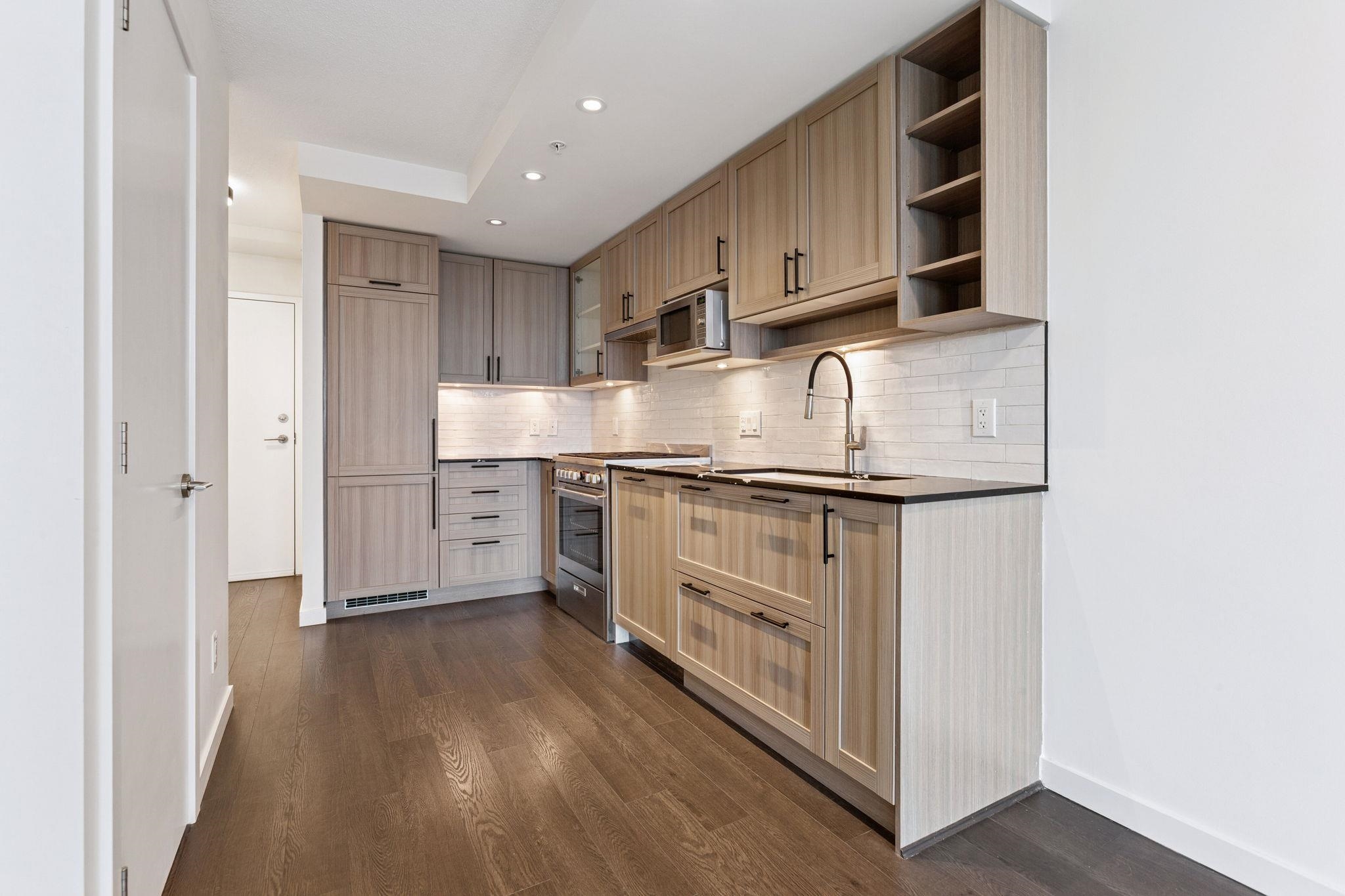 2003 5515 BOUNDARY ROAD Unit: 2003