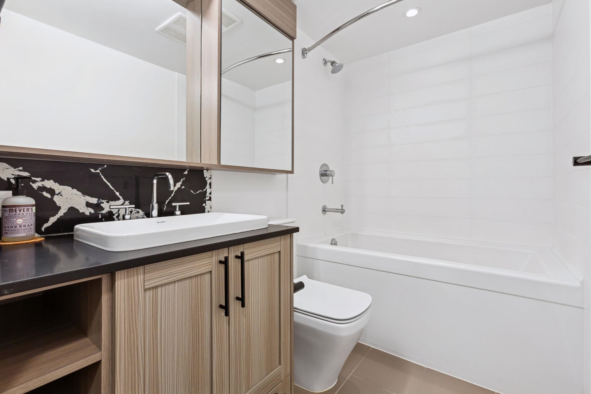 2003 5515 BOUNDARY ROAD Unit: 2003