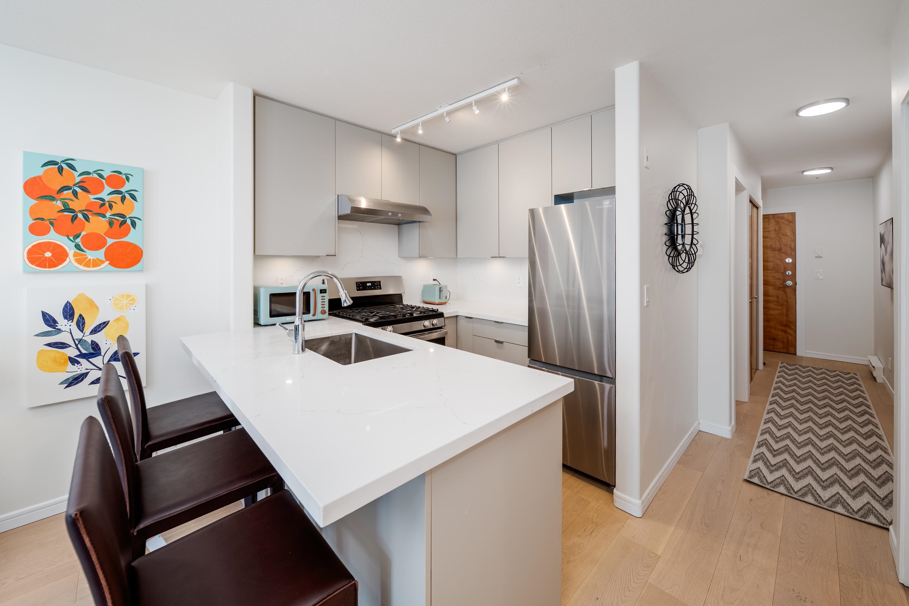 404 2688 VINE STREET Unit: 404