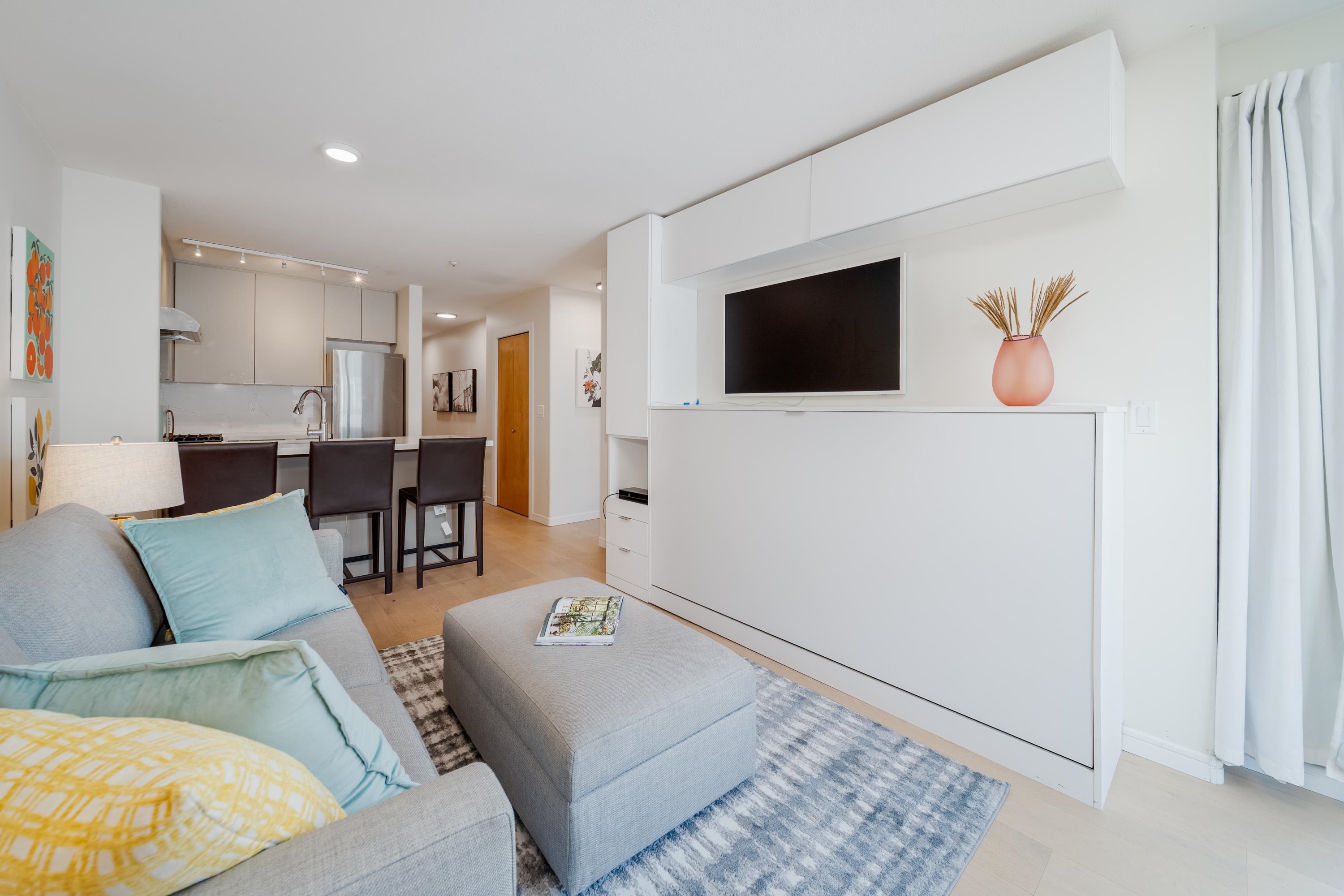 404 2688 VINE STREET Unit: 404