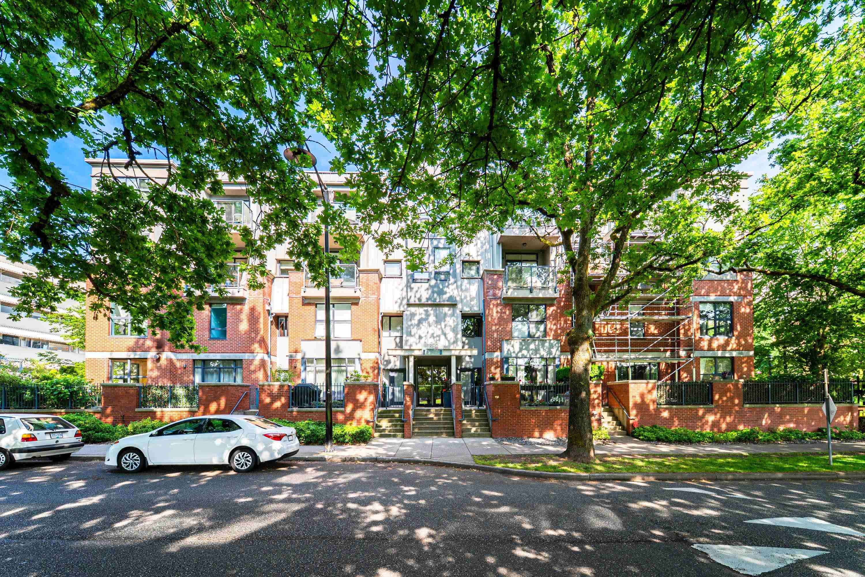 404 2688 VINE STREET Unit: 404