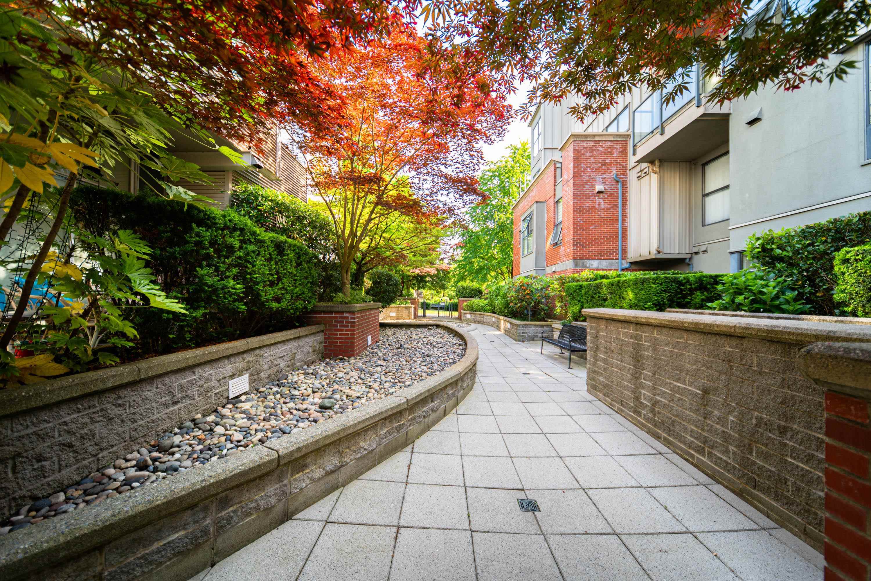 404 2688 VINE STREET Unit: 404