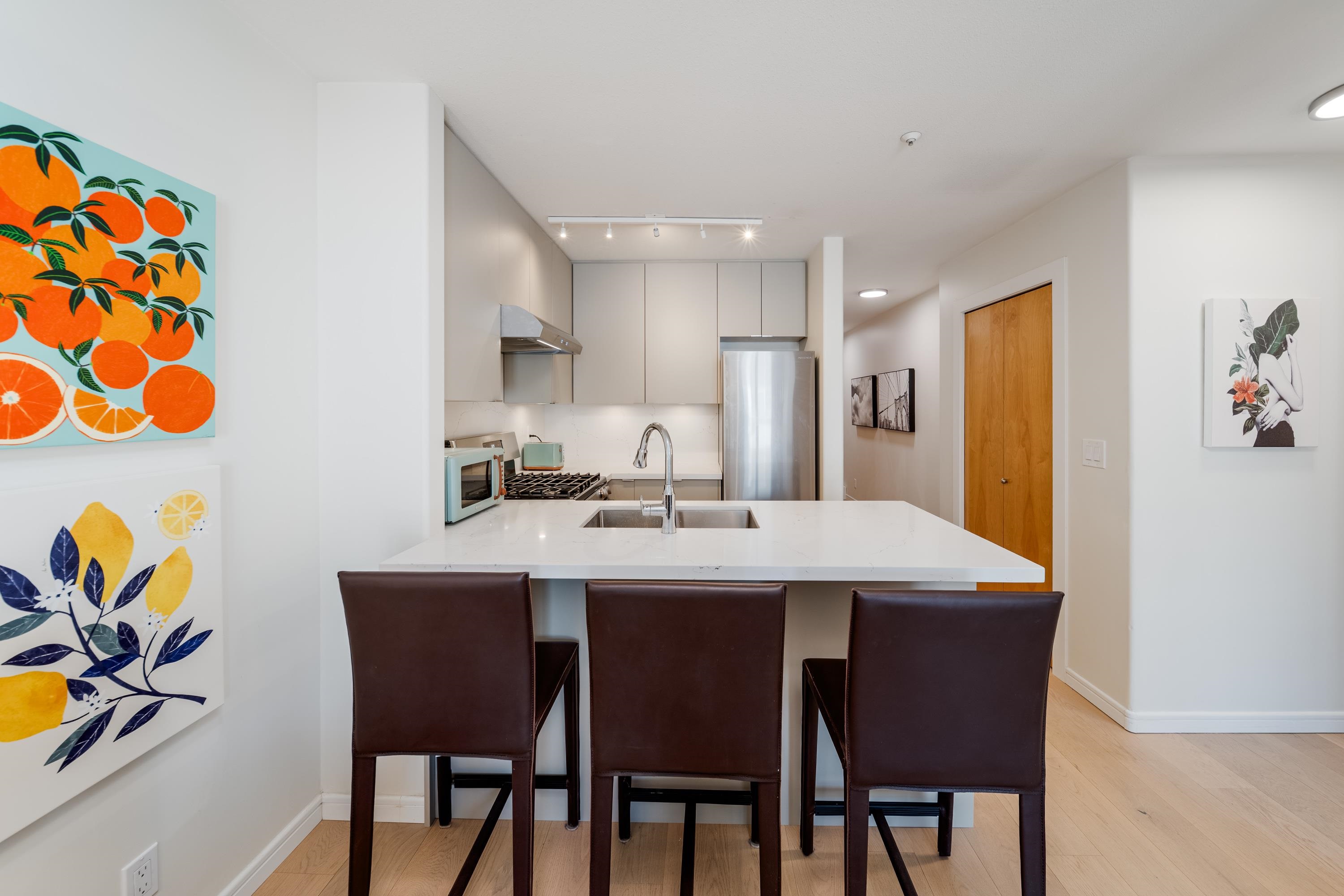 404 2688 VINE STREET Unit: 404