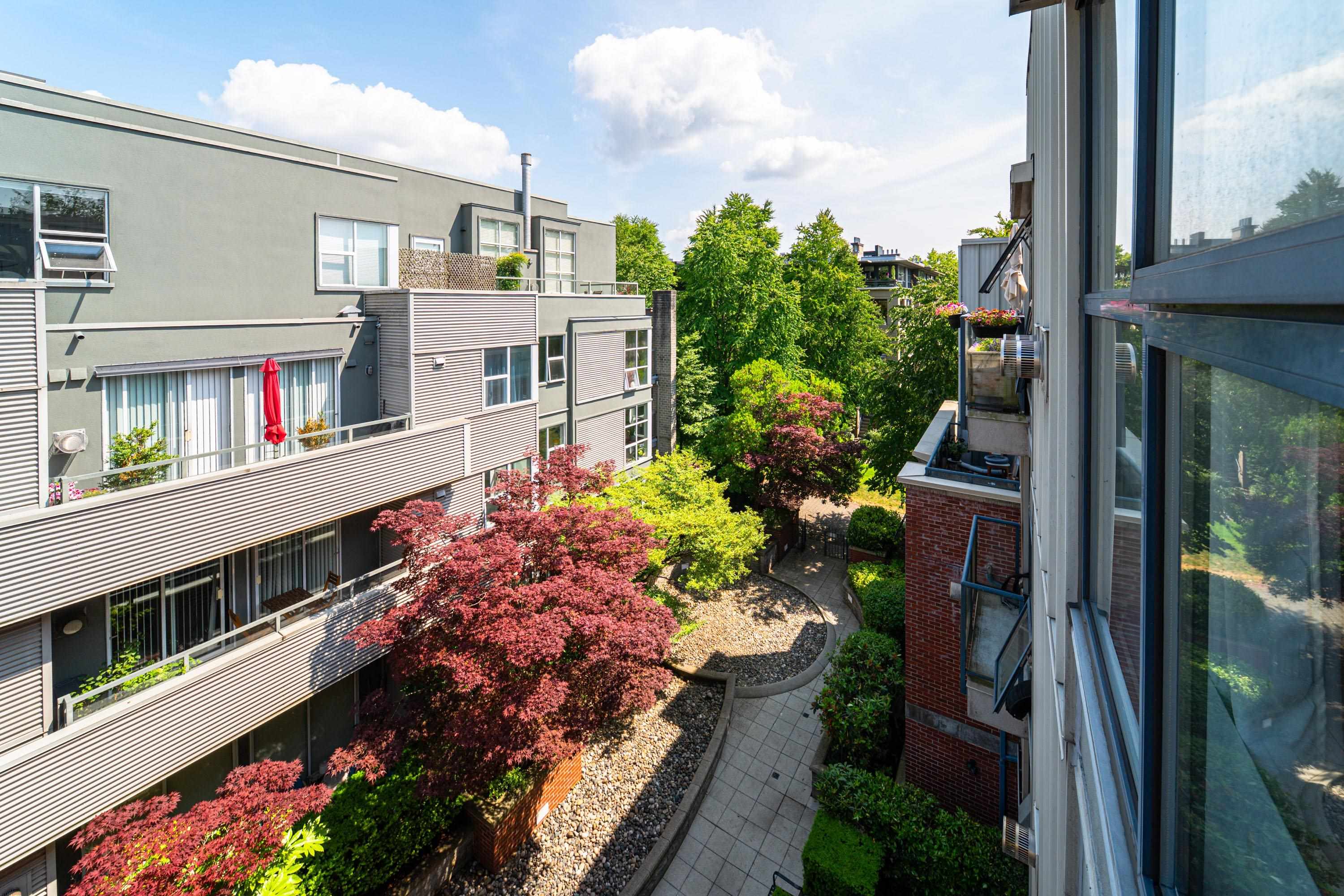 404 2688 VINE STREET Unit: 404