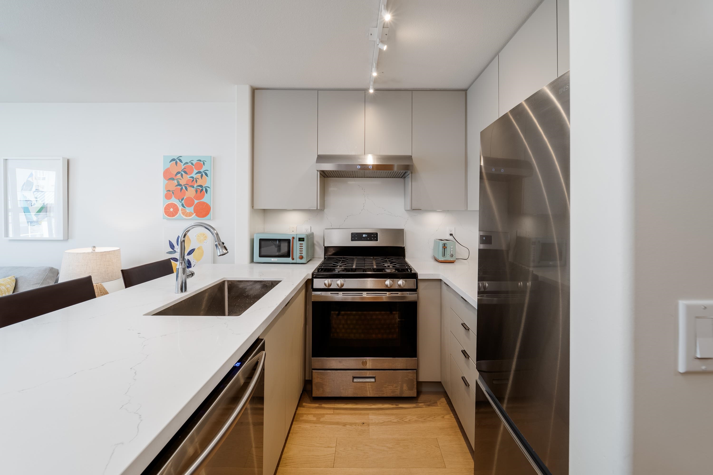 404 2688 VINE STREET Unit: 404