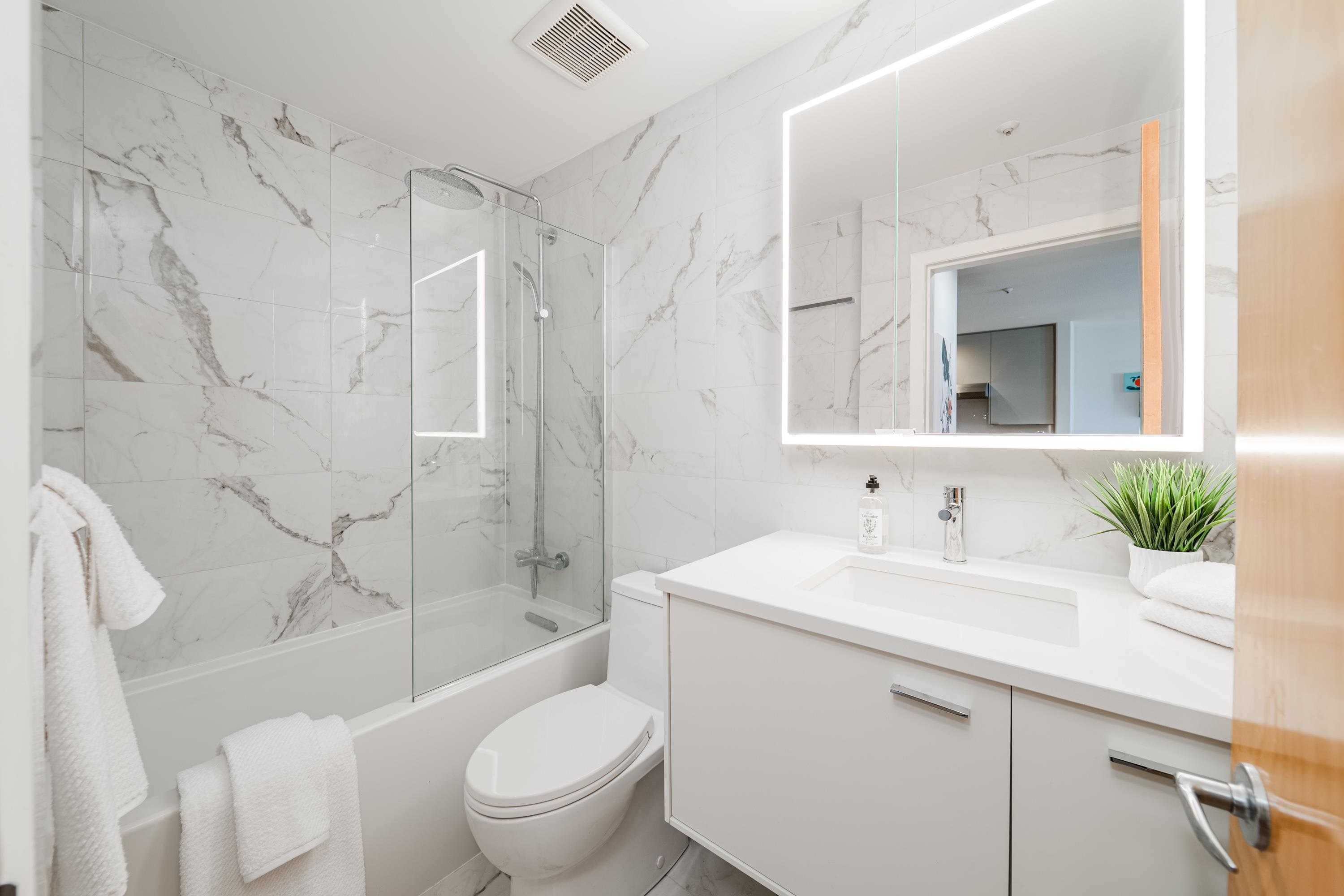 404 2688 VINE STREET Unit: 404