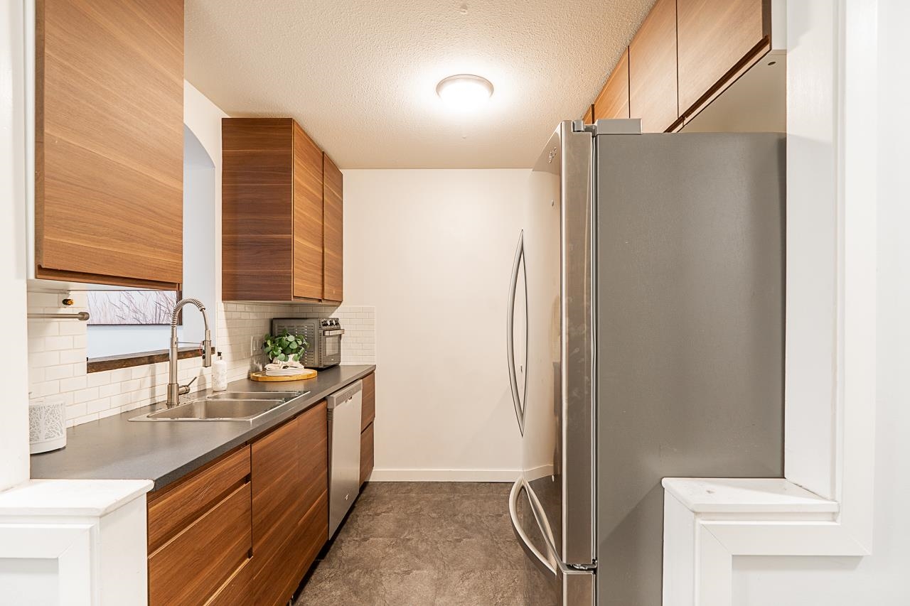 106 3628 RAE AVENUE Unit: 106
