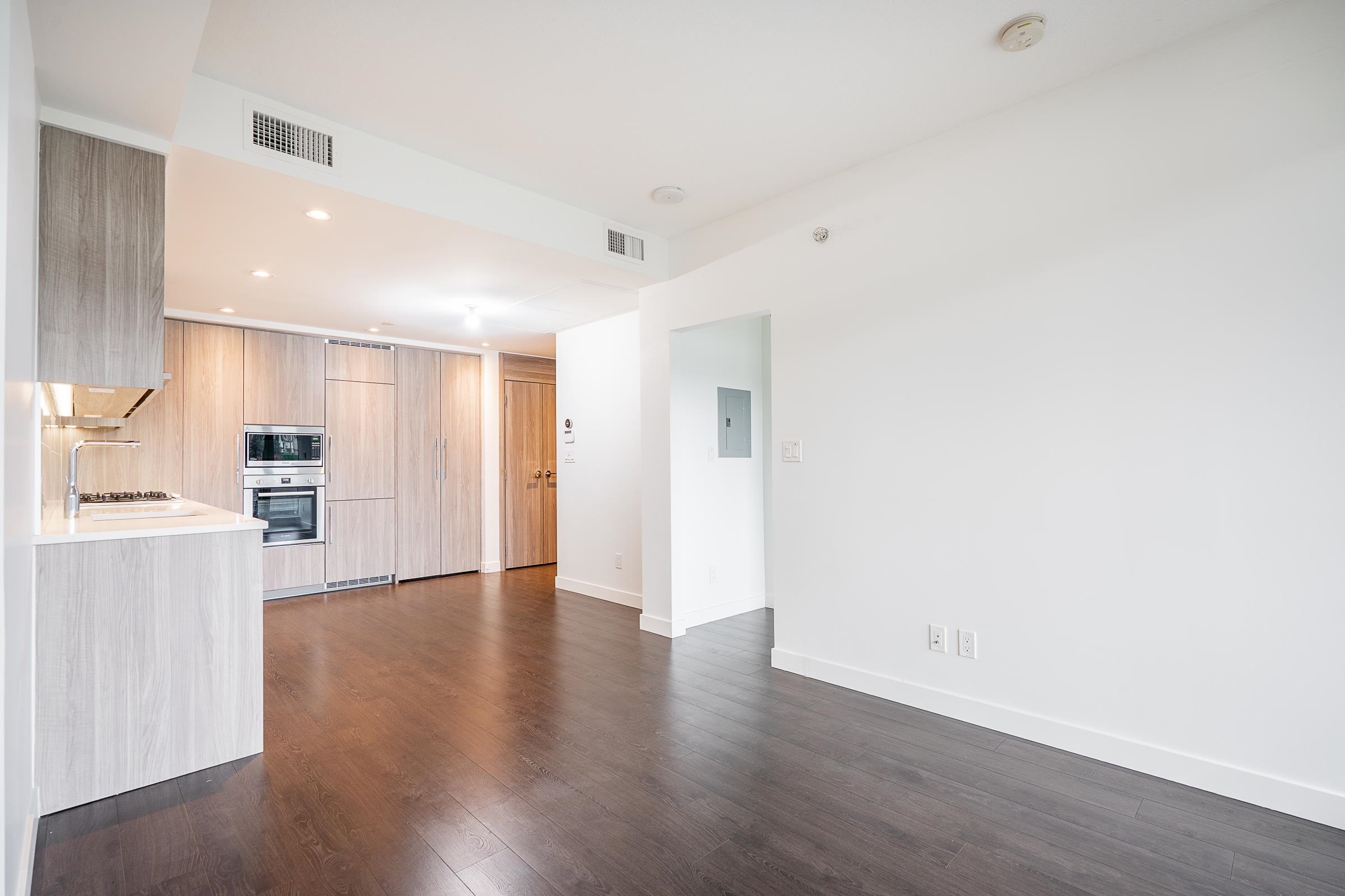 306 4730 LOUGHEED HIGHWAY Unit: 306