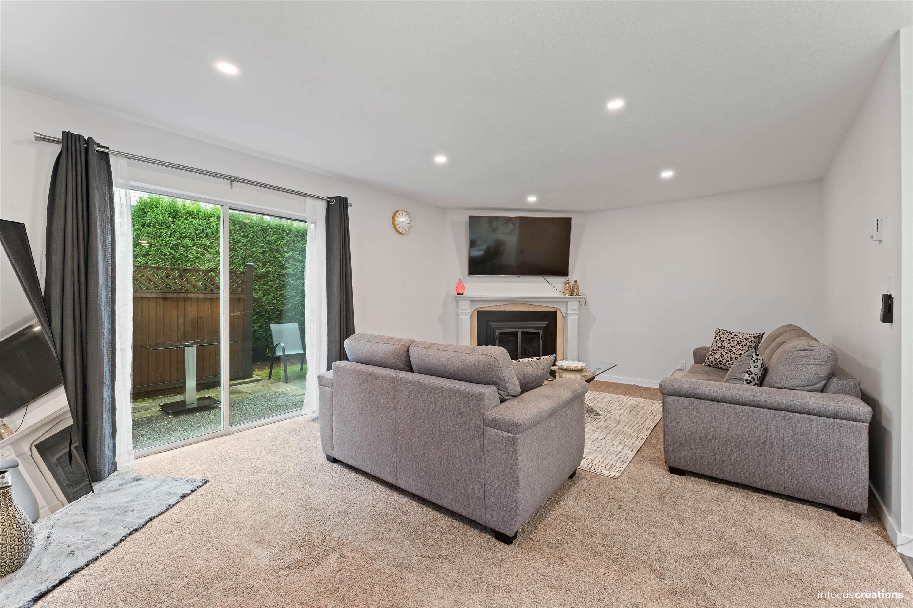 22 8975 MARY STREET Unit: 22