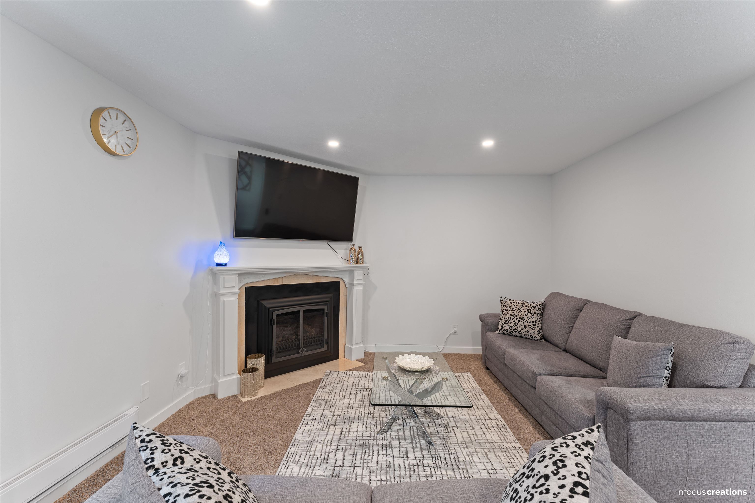 22 8975 MARY STREET Unit: 22