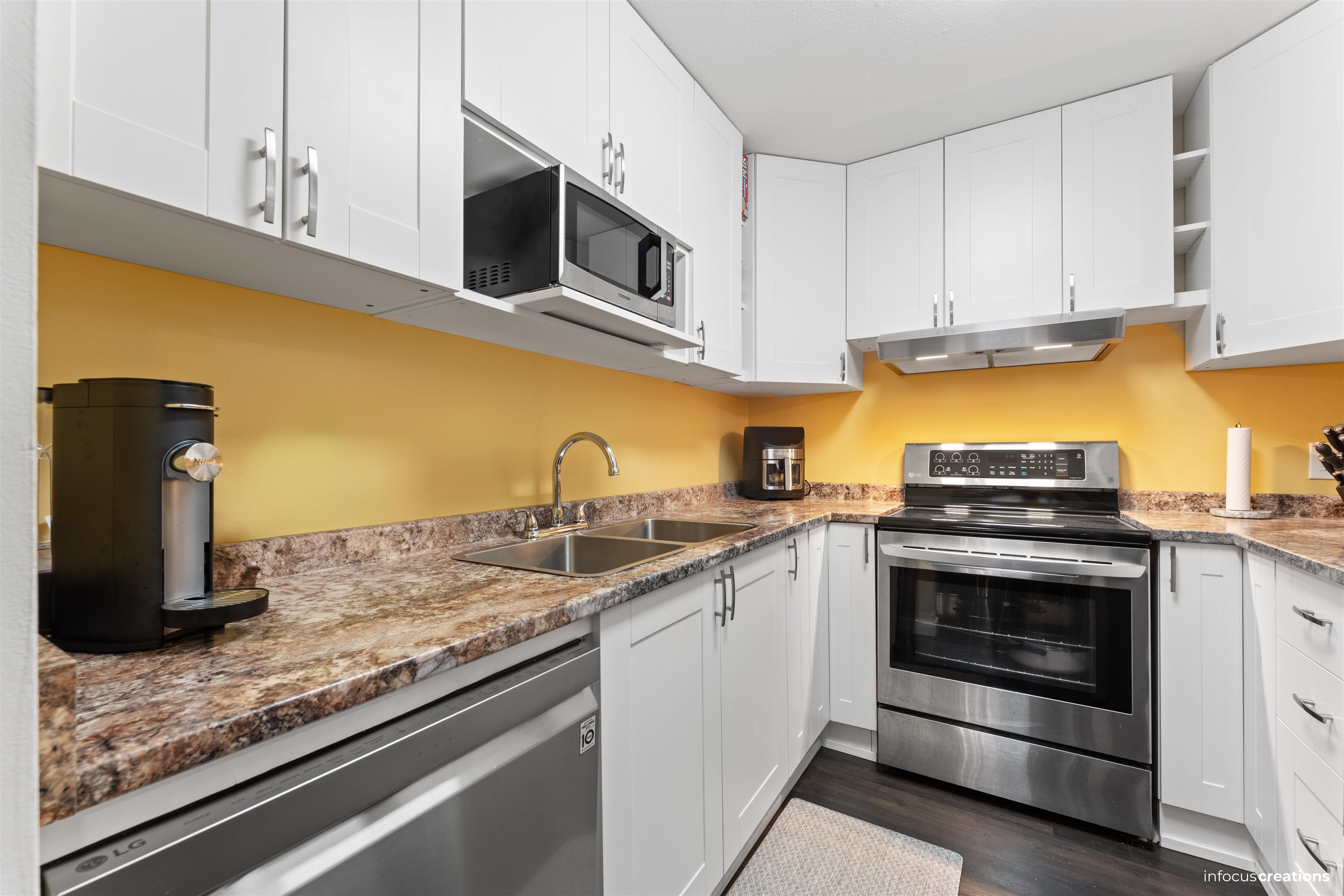 22 8975 MARY STREET Unit: 22