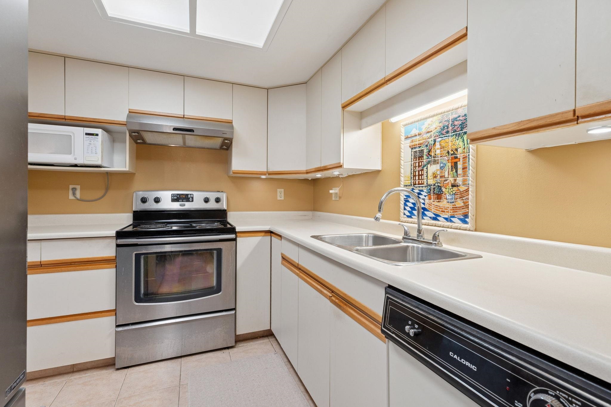 114 2959 GLEN DRIVE Unit: 114