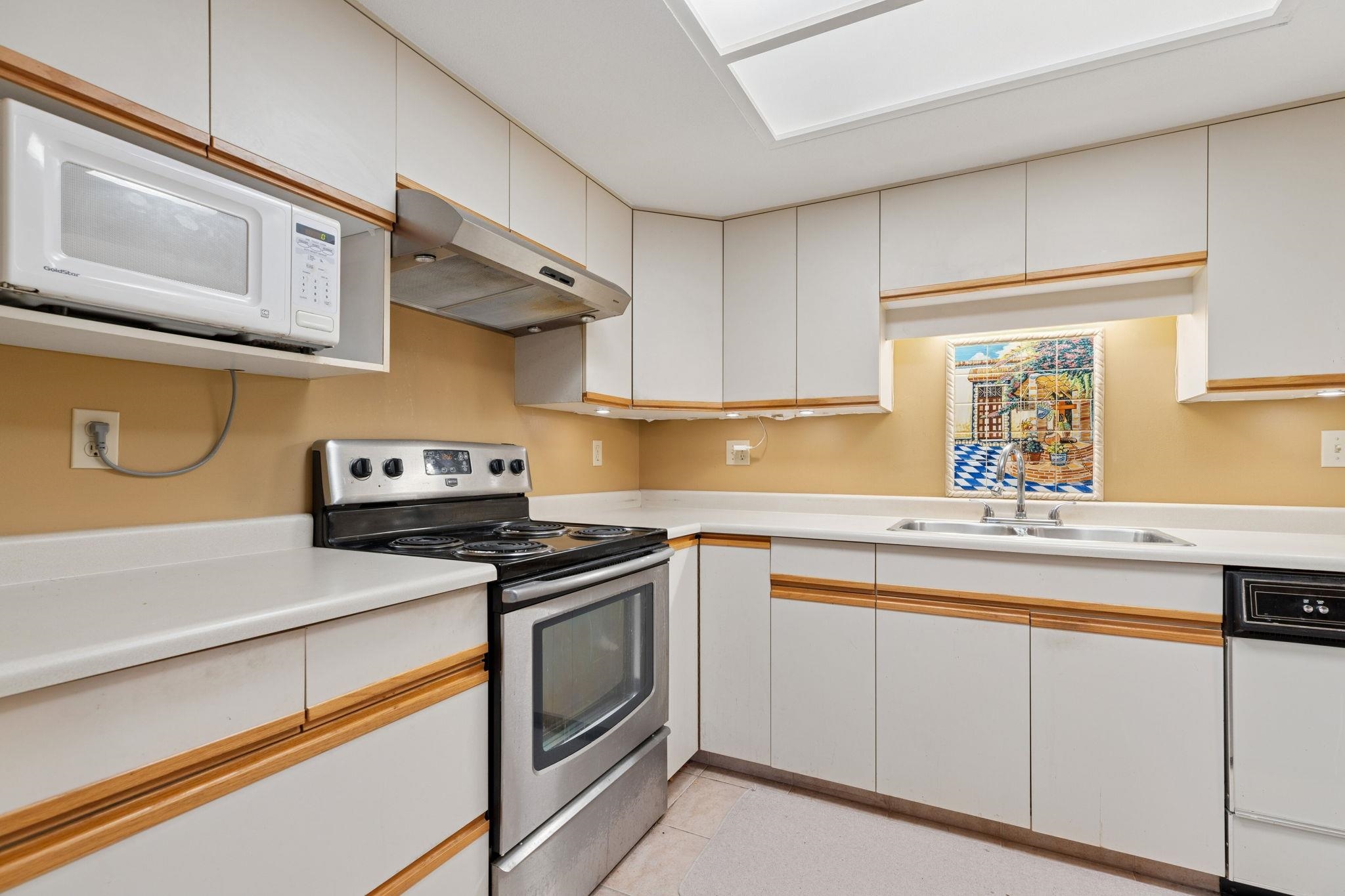 114 2959 GLEN DRIVE Unit: 114