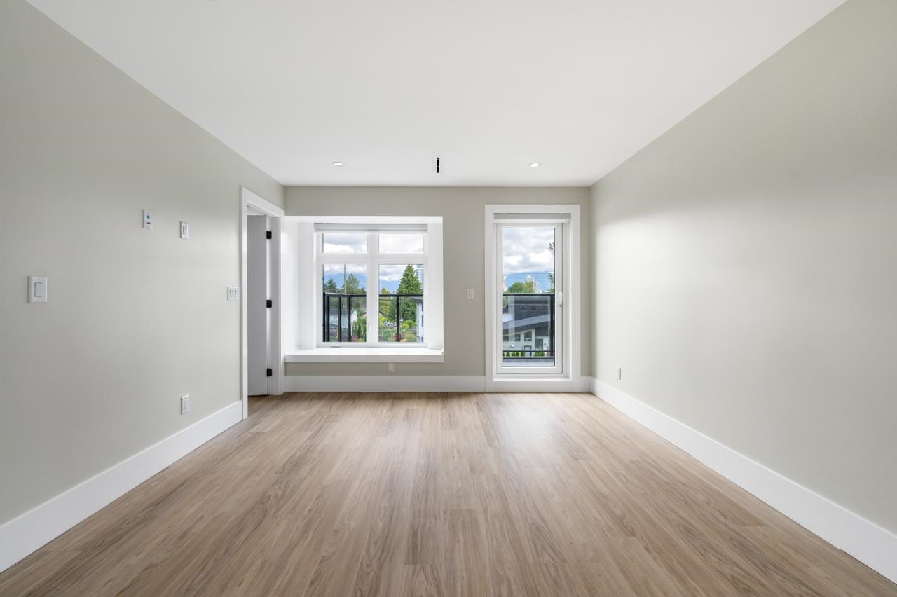 1 4096 NITHSDALE STREET Unit: 1