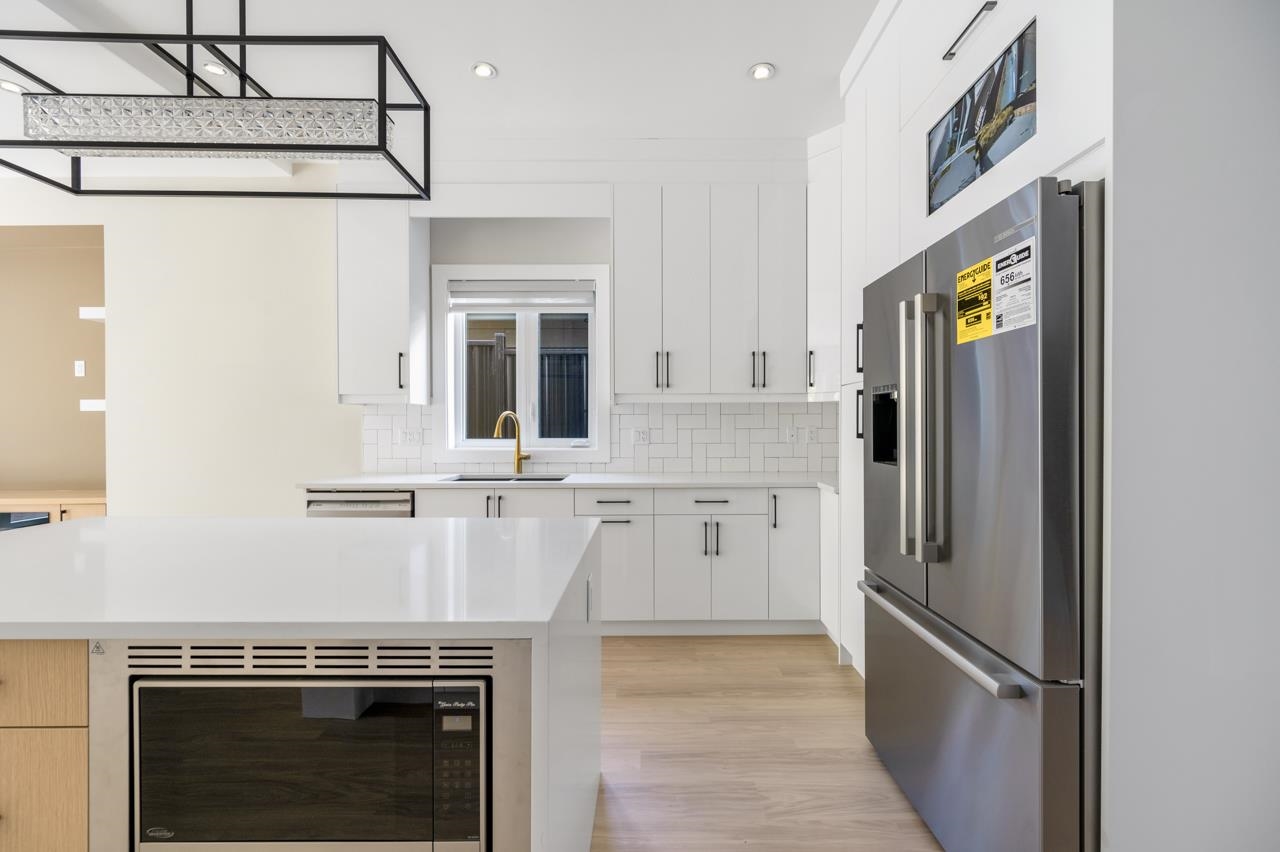 1 4096 NITHSDALE STREET Unit: 1