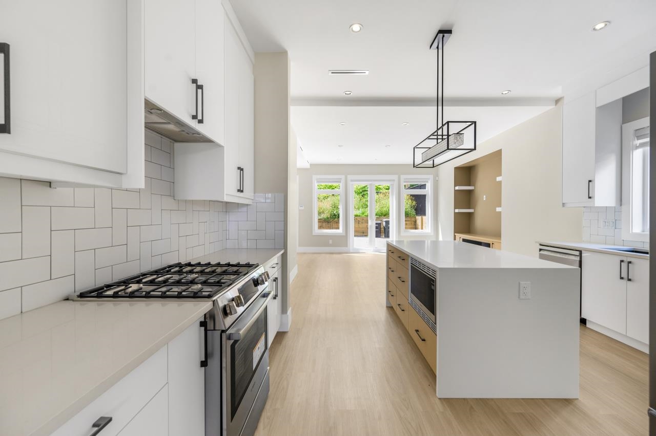 1 4096 NITHSDALE STREET Unit: 1