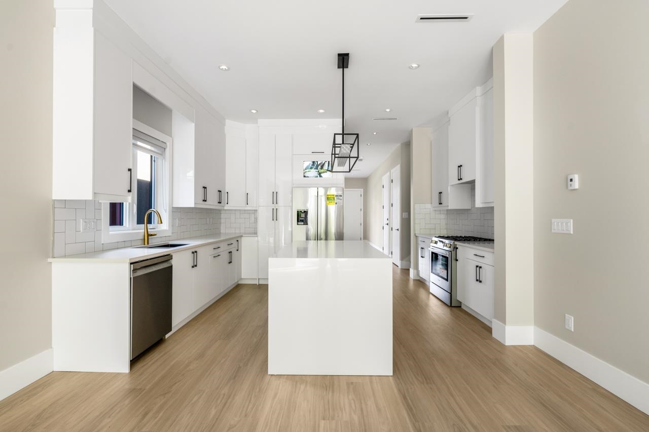 1 4096 NITHSDALE STREET Unit: 1