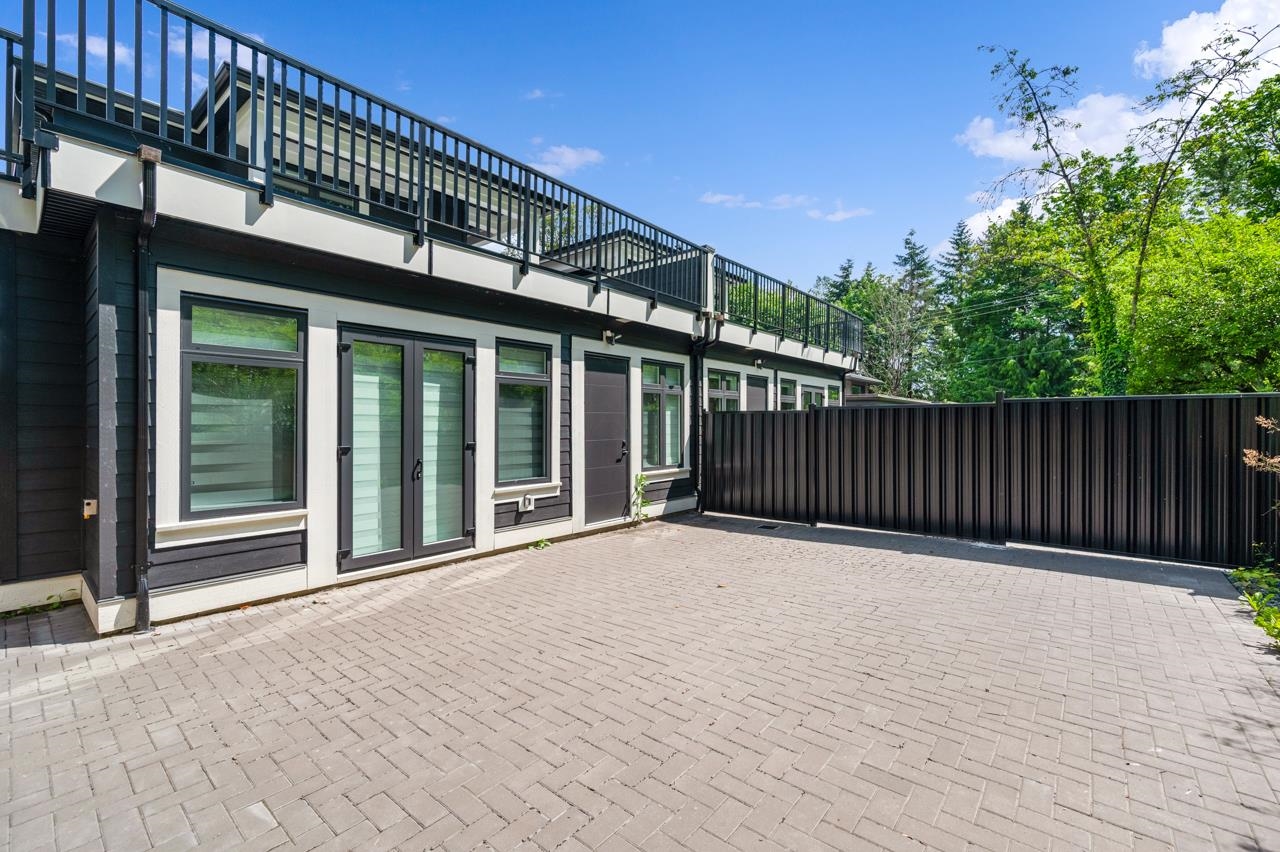1 4096 NITHSDALE STREET Unit: 1