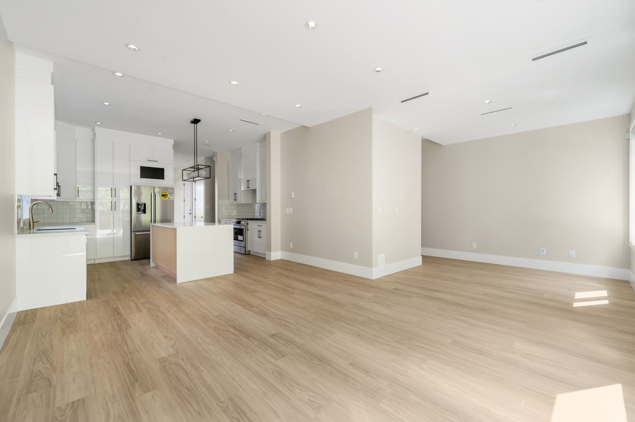 1 4096 NITHSDALE STREET Unit: 1