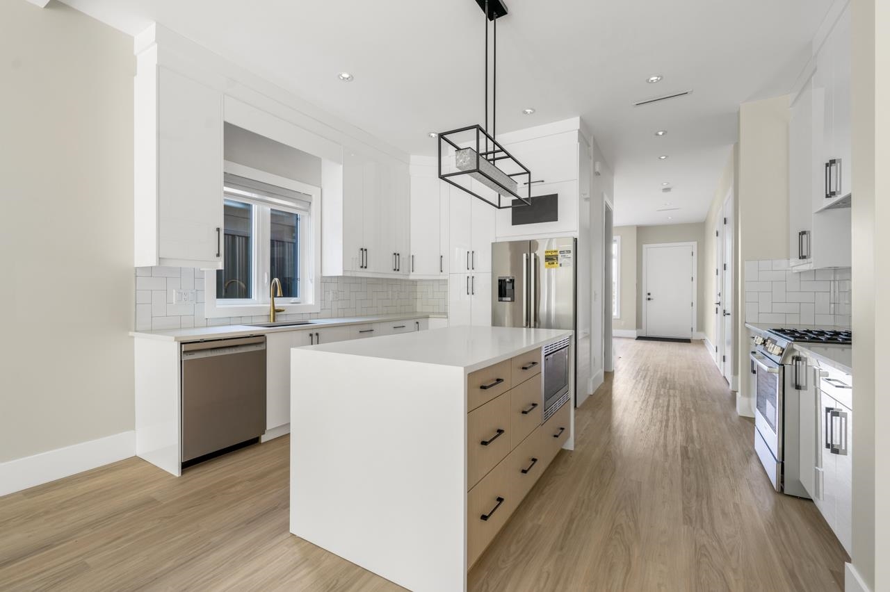 1 4096 NITHSDALE STREET Unit: 1