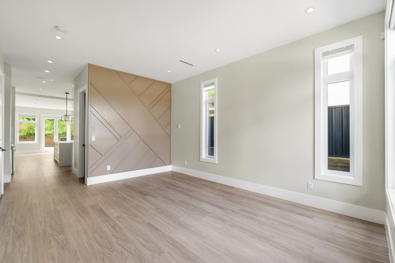 1 4096 NITHSDALE STREET Unit: 1