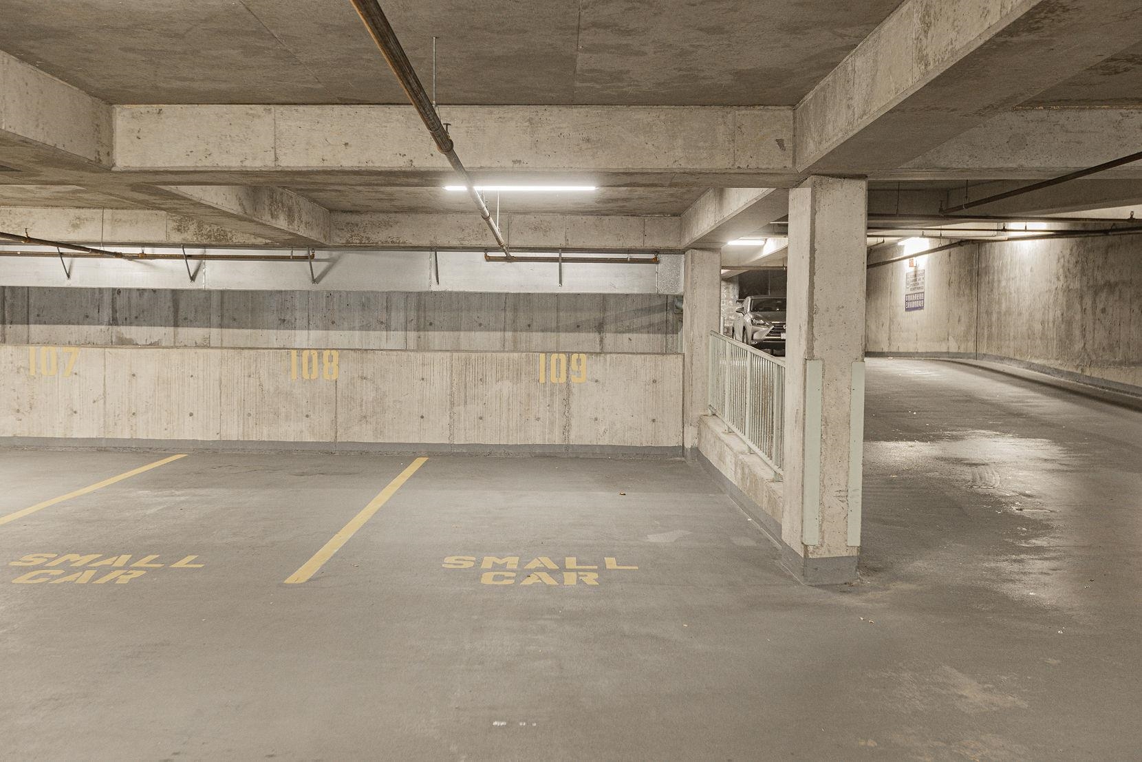 1206 8246 LANSDOWNE ROAD Unit: 1206