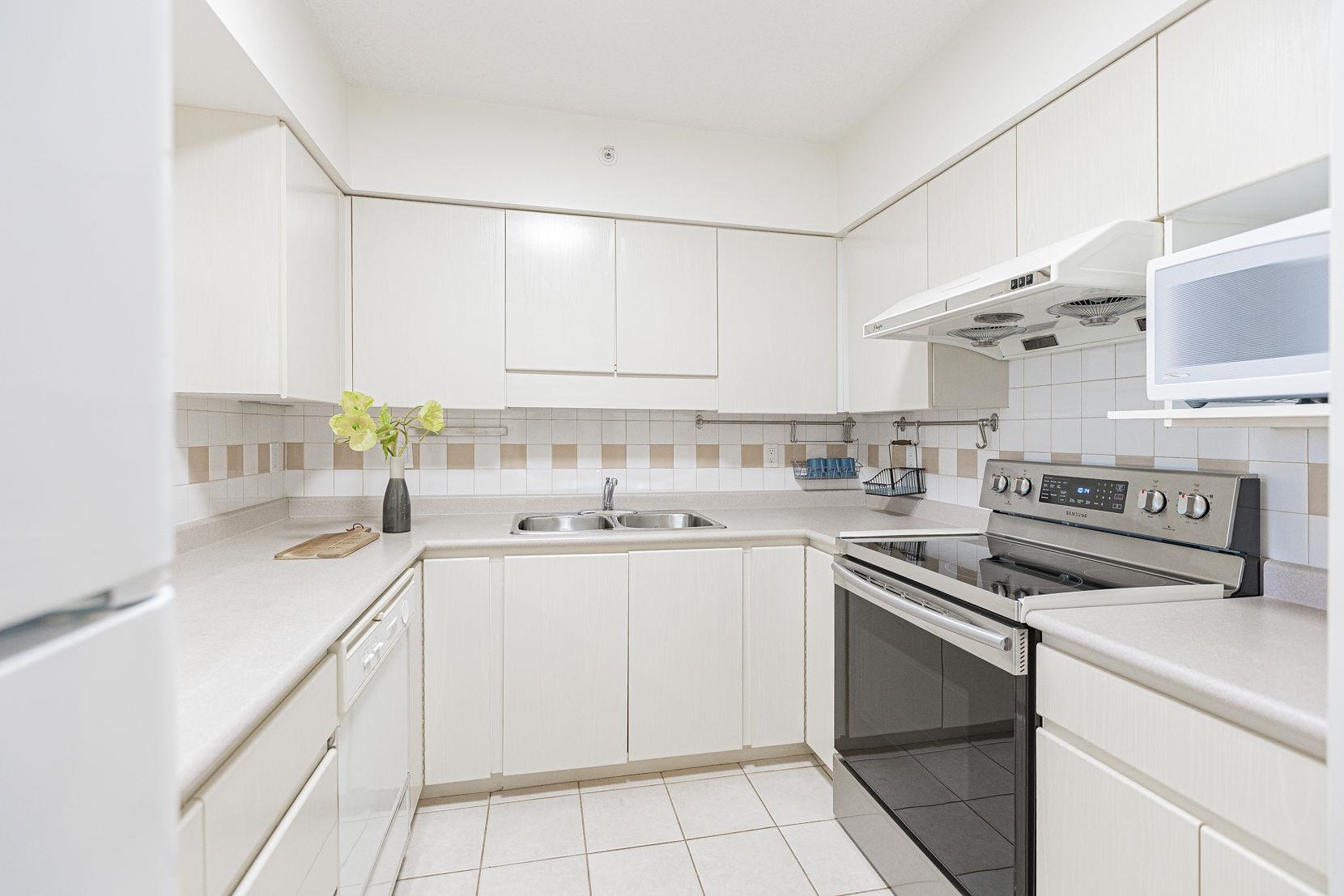 1206 8246 LANSDOWNE ROAD Unit: 1206