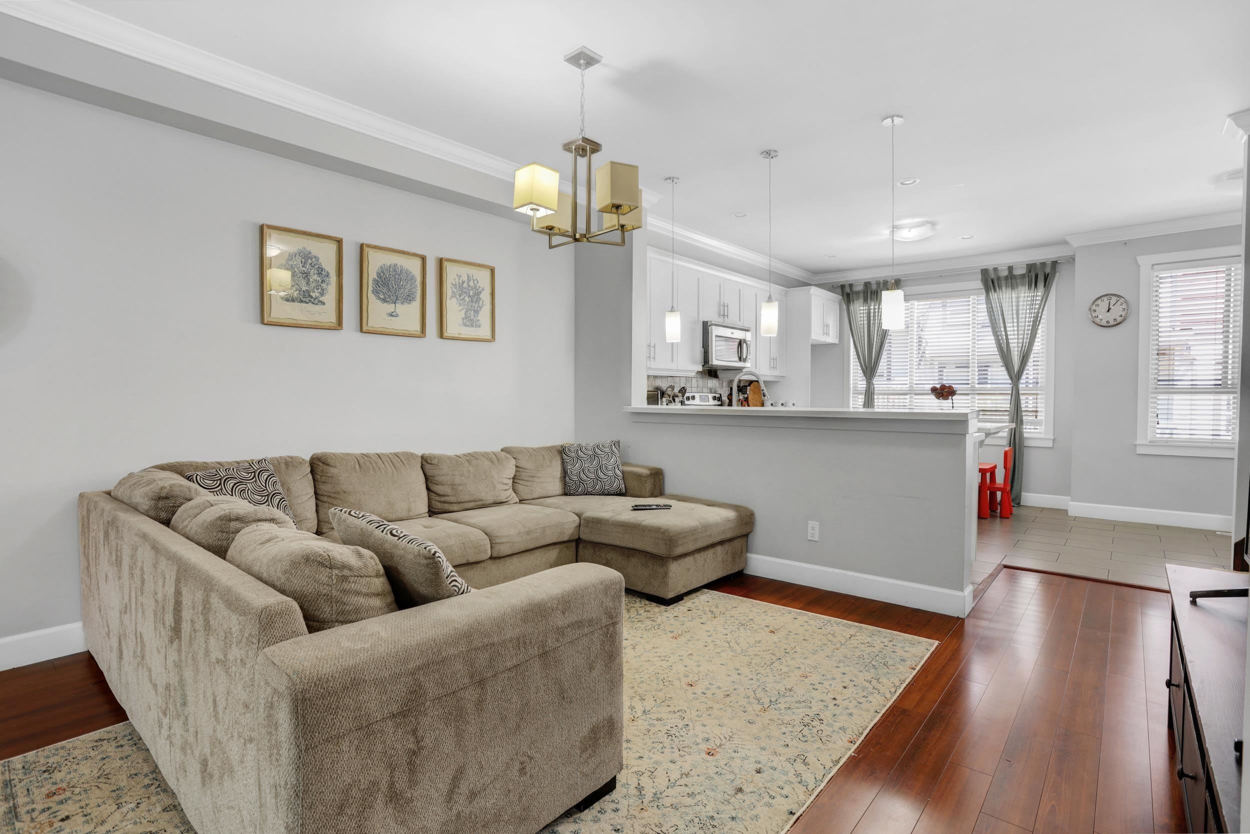 37 19560 68 AVENUE Unit: 37