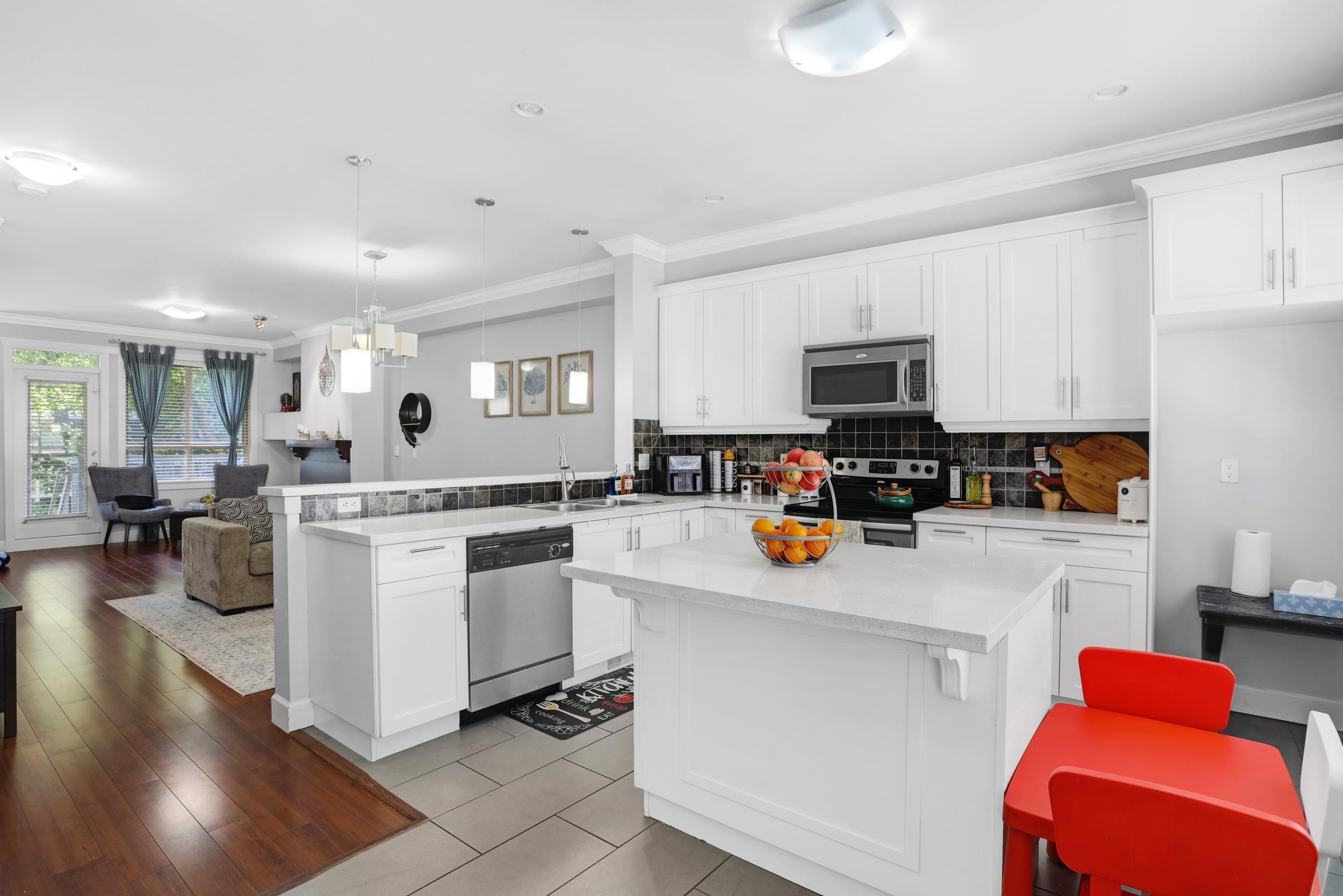 37 19560 68 AVENUE Unit: 37